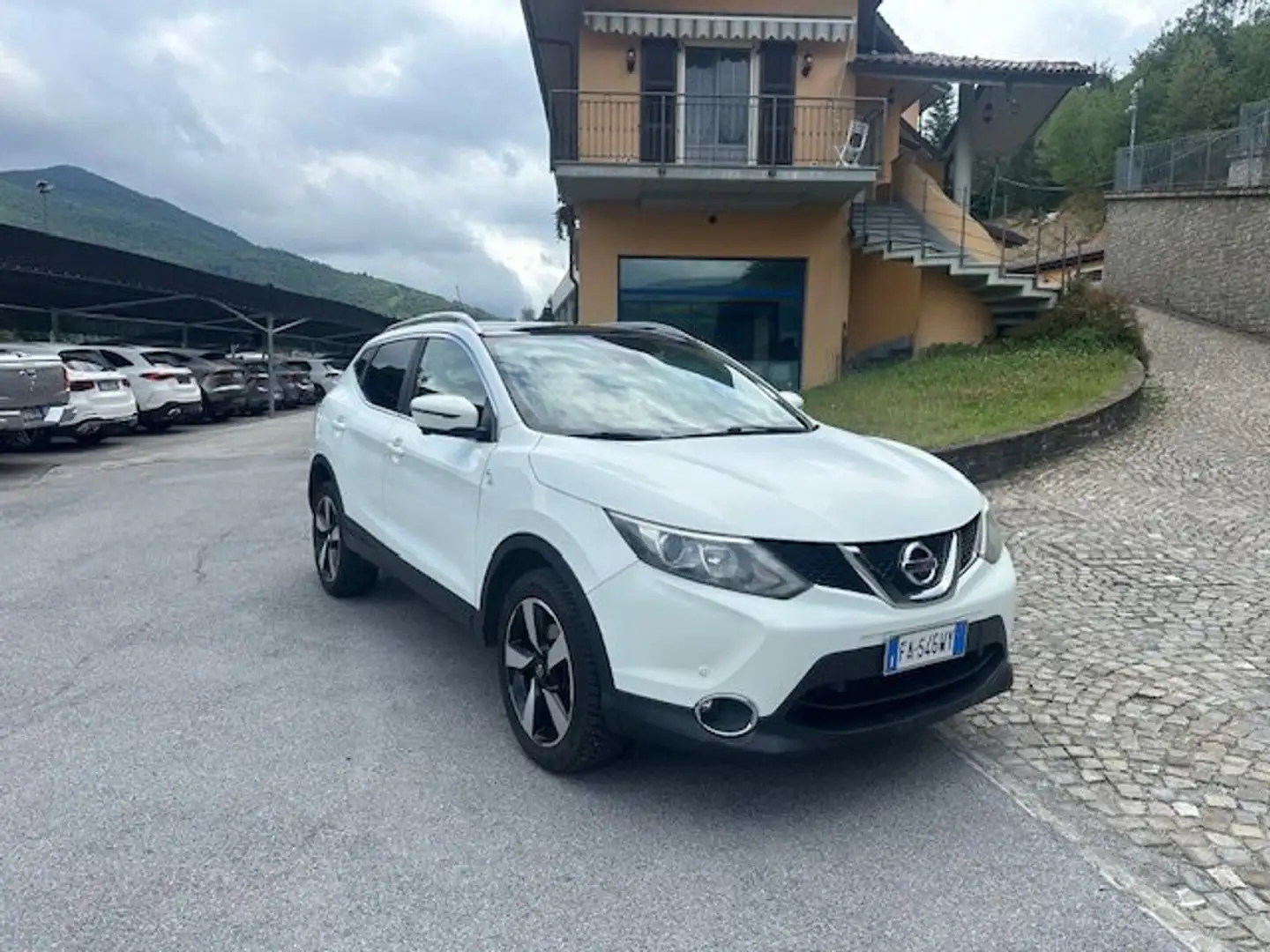 Nissan Qashqai Qashqai II 2014 1.5 dci Tekna 110cv E6 Weiß - 2