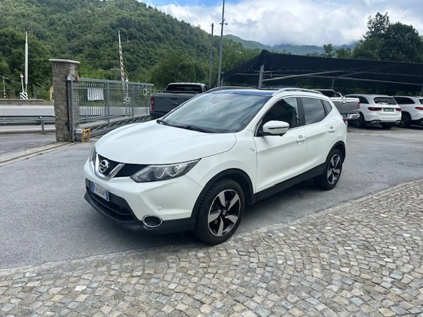 Nissan Qashqai Qashqai II 2014 1.5 dci Tekna 110cv E6 Weiß - 1