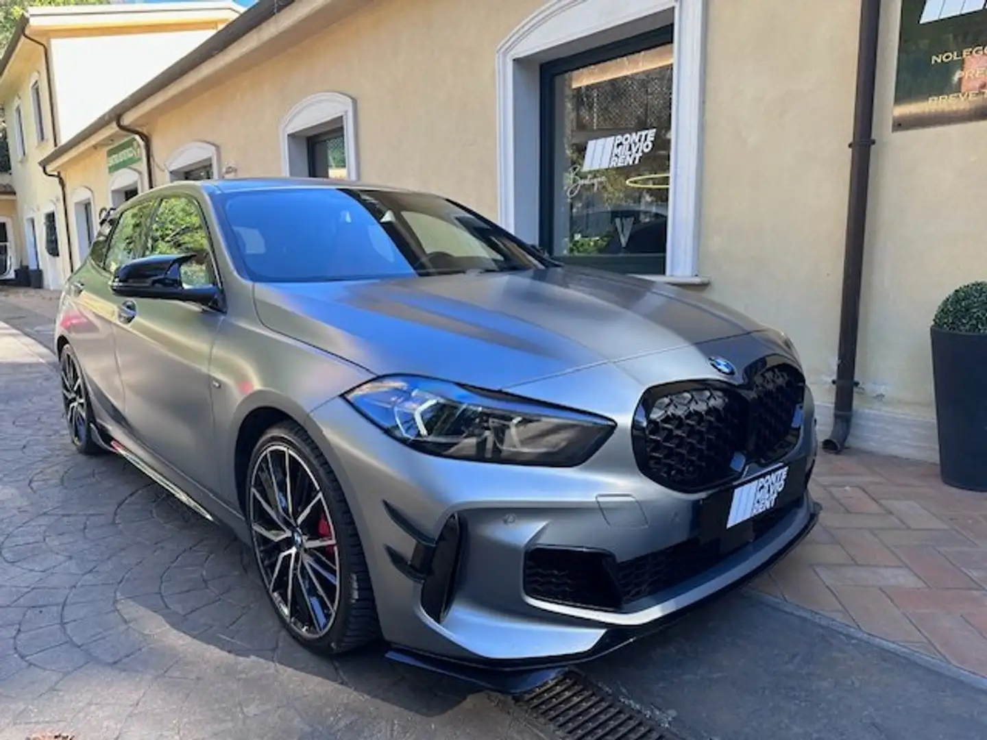 BMW 135 Serie 1 F40 M 135i xdrive auto Grigio - 1