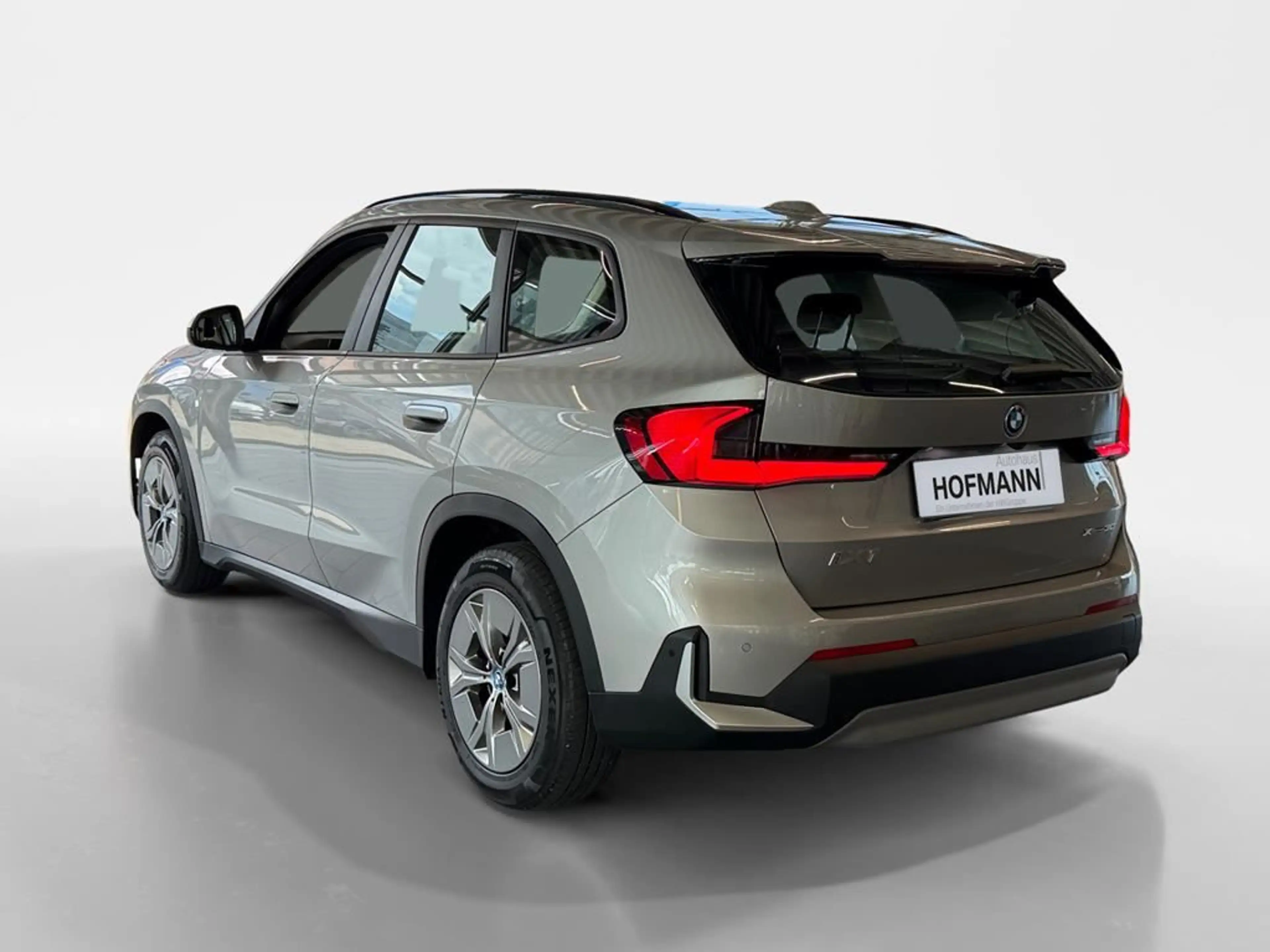 BMW iX1 — photo 7