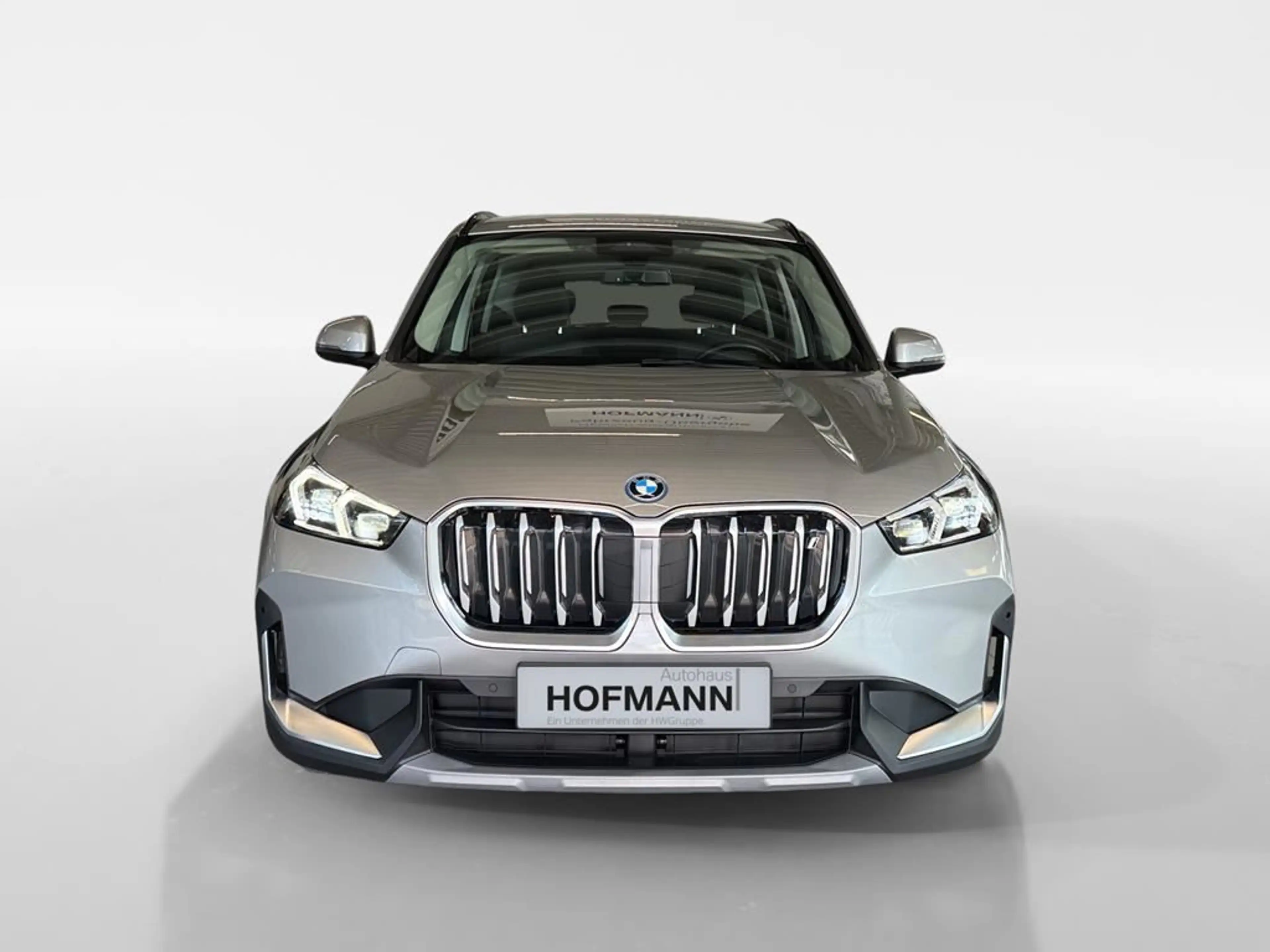 BMW iX1 — photo 2