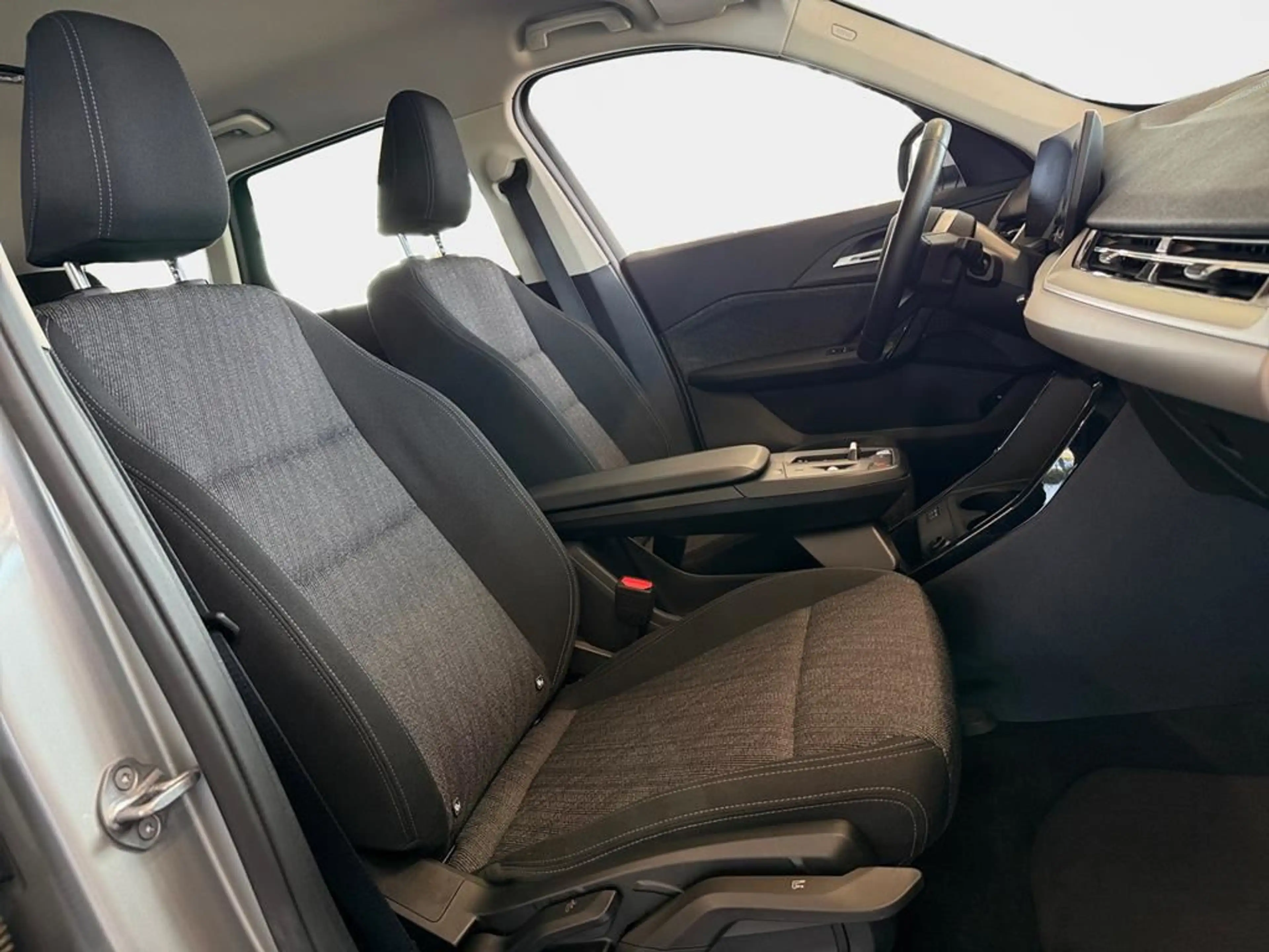 BMW iX1 — photo 15