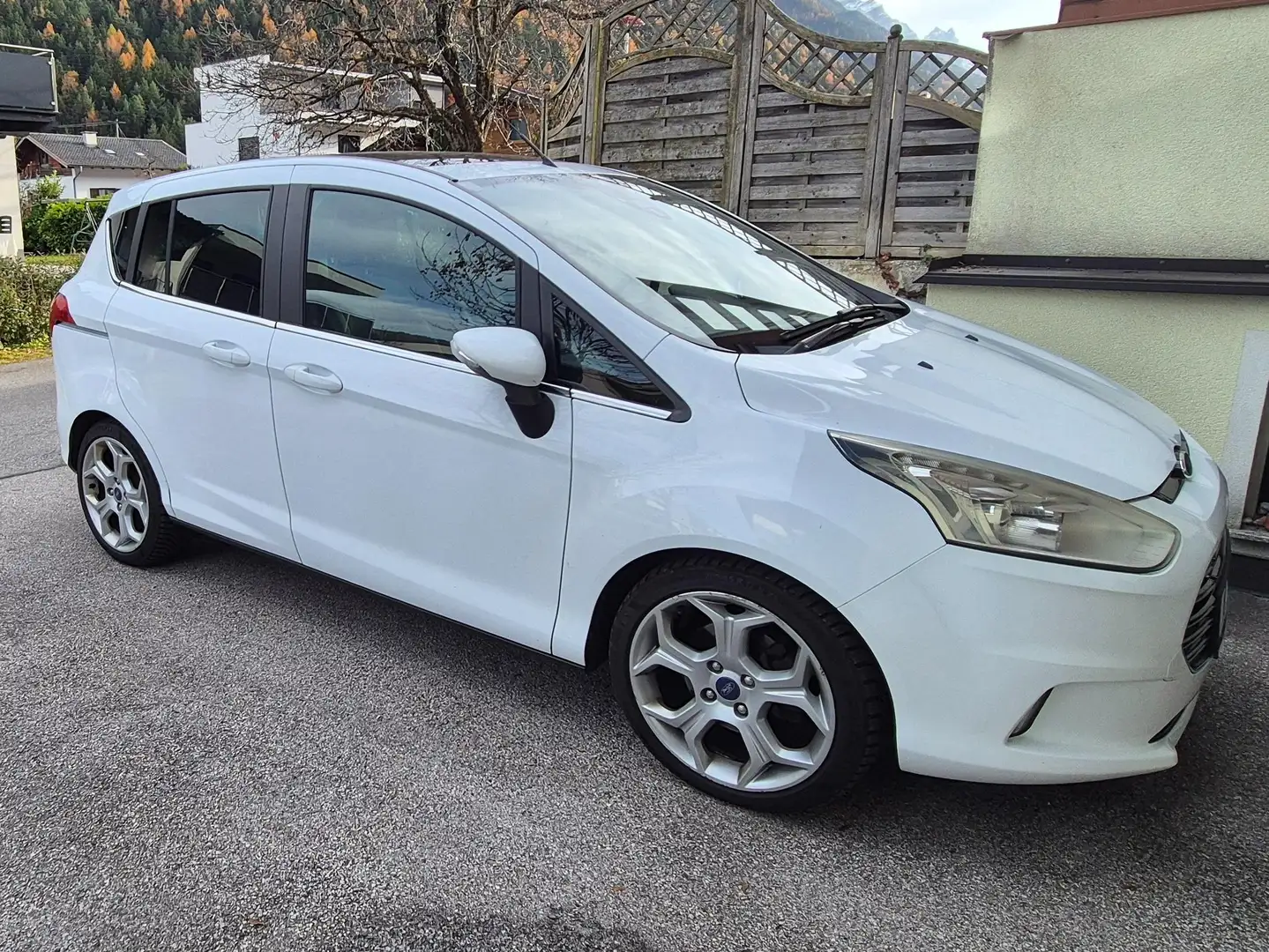 Ford B-Max B-MAX Titanium 1,0 EcoBoost Titanium Start/Stop Weiß - 1