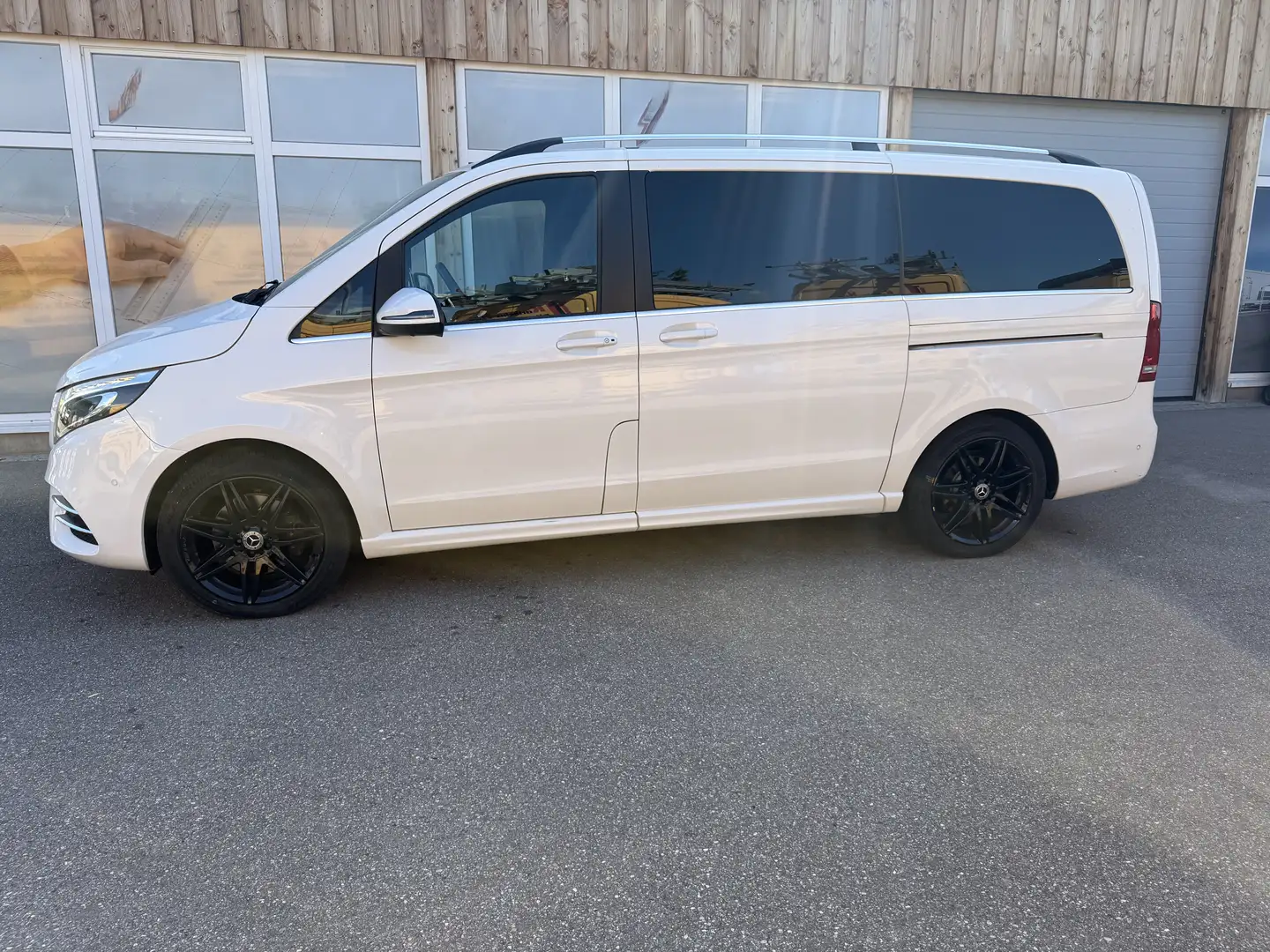 Mercedes-Benz V 300 V 300 d lang 4Matic 9G-TRONIC Exclusive Edition White - 2