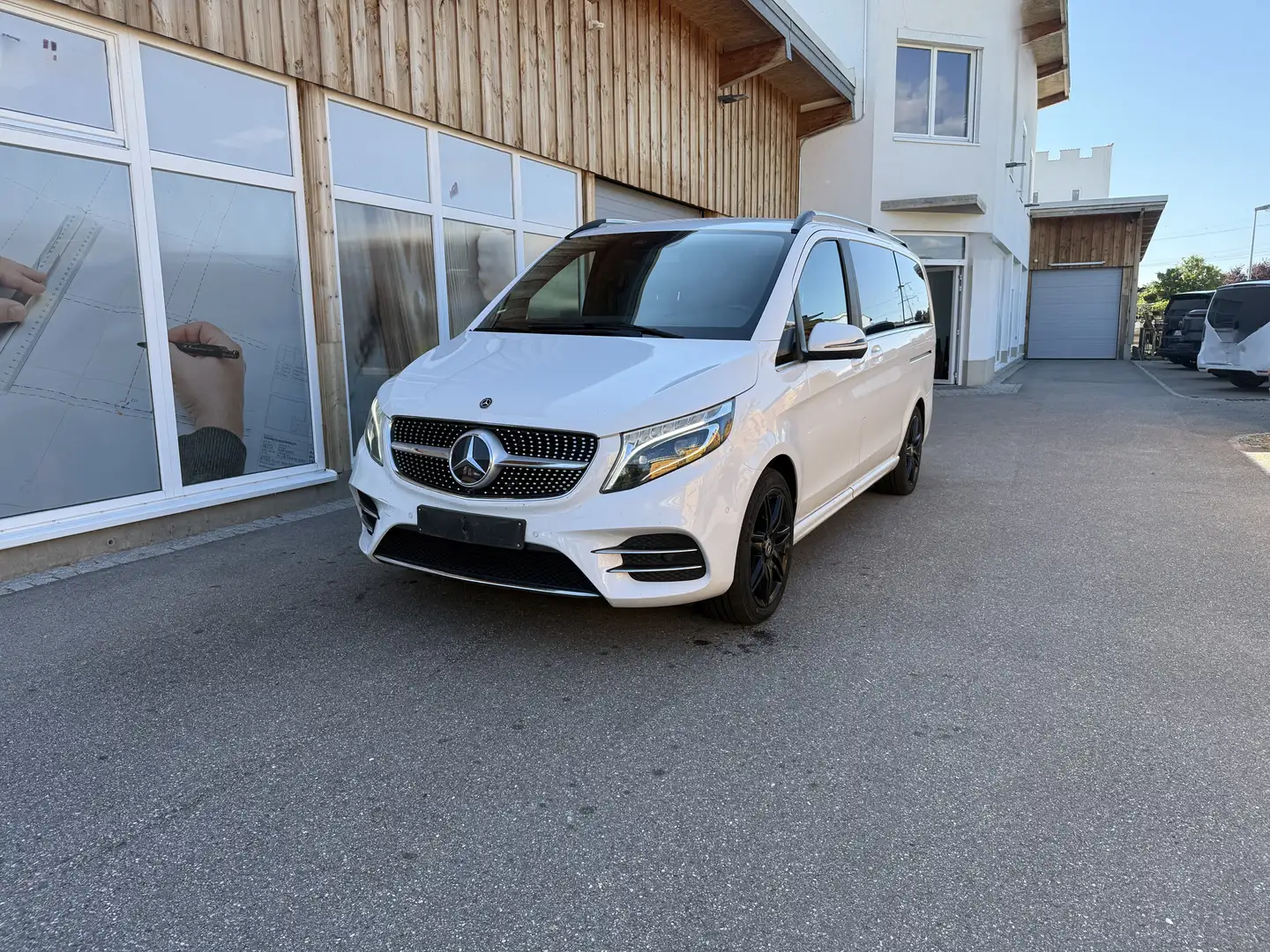Mercedes-Benz V 300 V 300 d lang 4Matic 9G-TRONIC Exclusive Edition White - 1