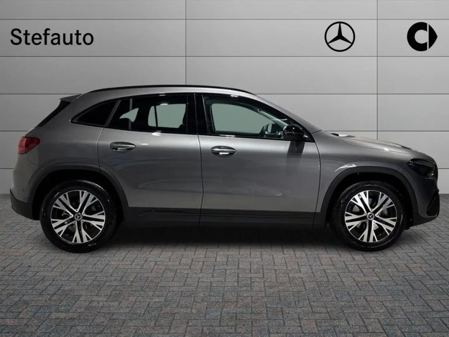 Mercedes-Benz GLA 200 d Automatic Progressive Advanced Grigio - 2