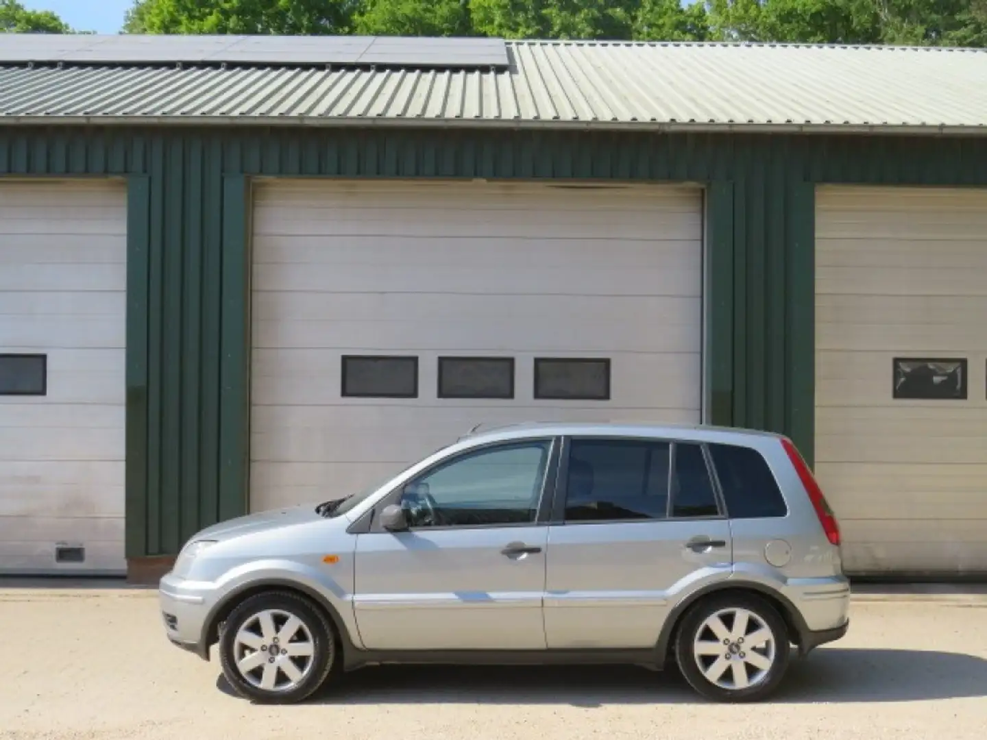 Ford Fusion 1.6-16V FUSION+ Grijs - 1