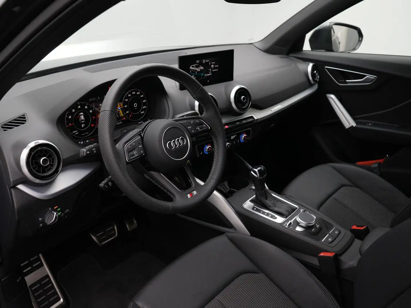 Audi Q2 35 TFSI 150 pk S-tronic S Edition / S-Line | Trekh Grijs - 2
