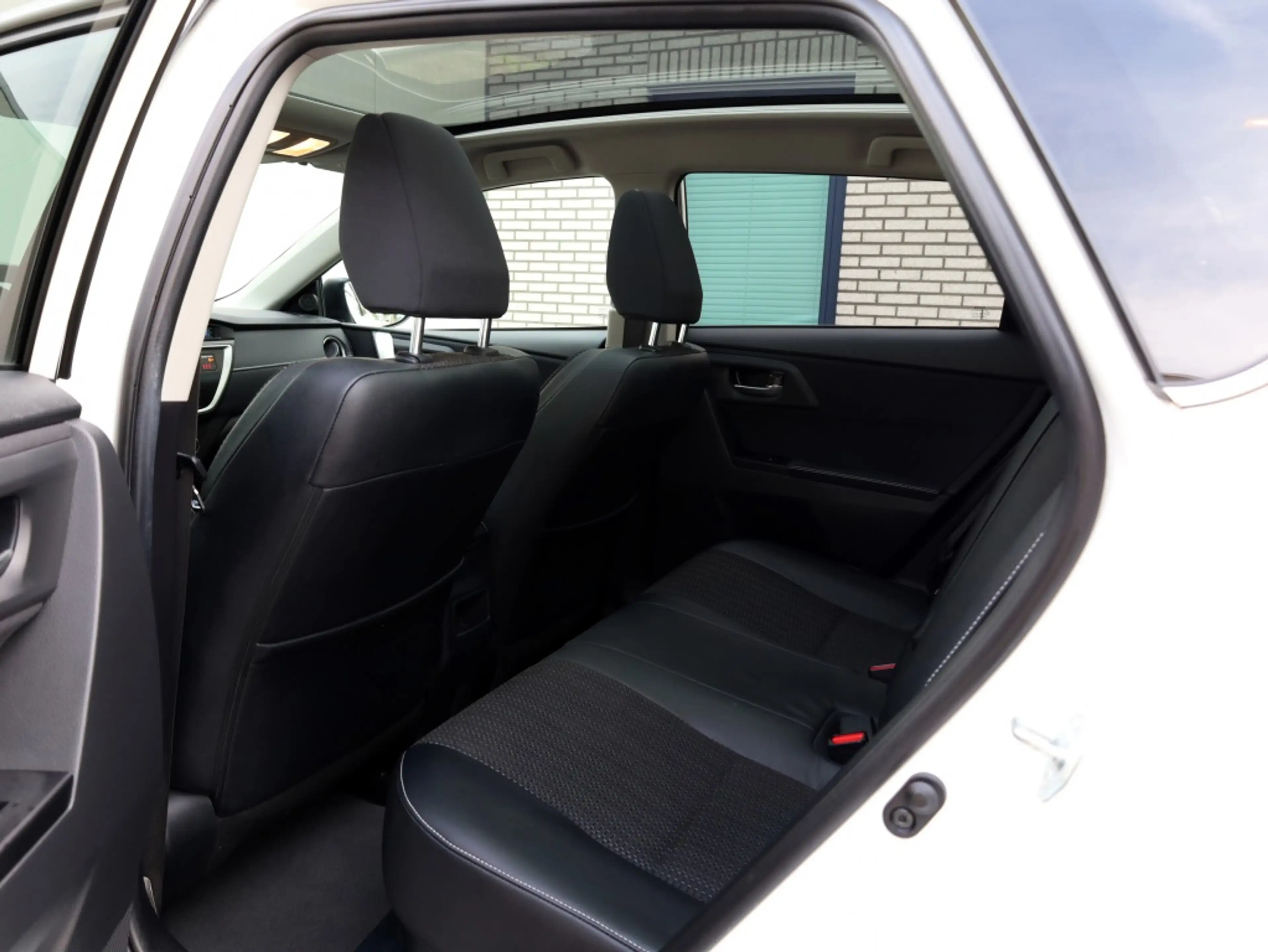 Toyota Auris 1.8 Hybrid Lease Pro | Panoramadak | Half Leder | — photo 14