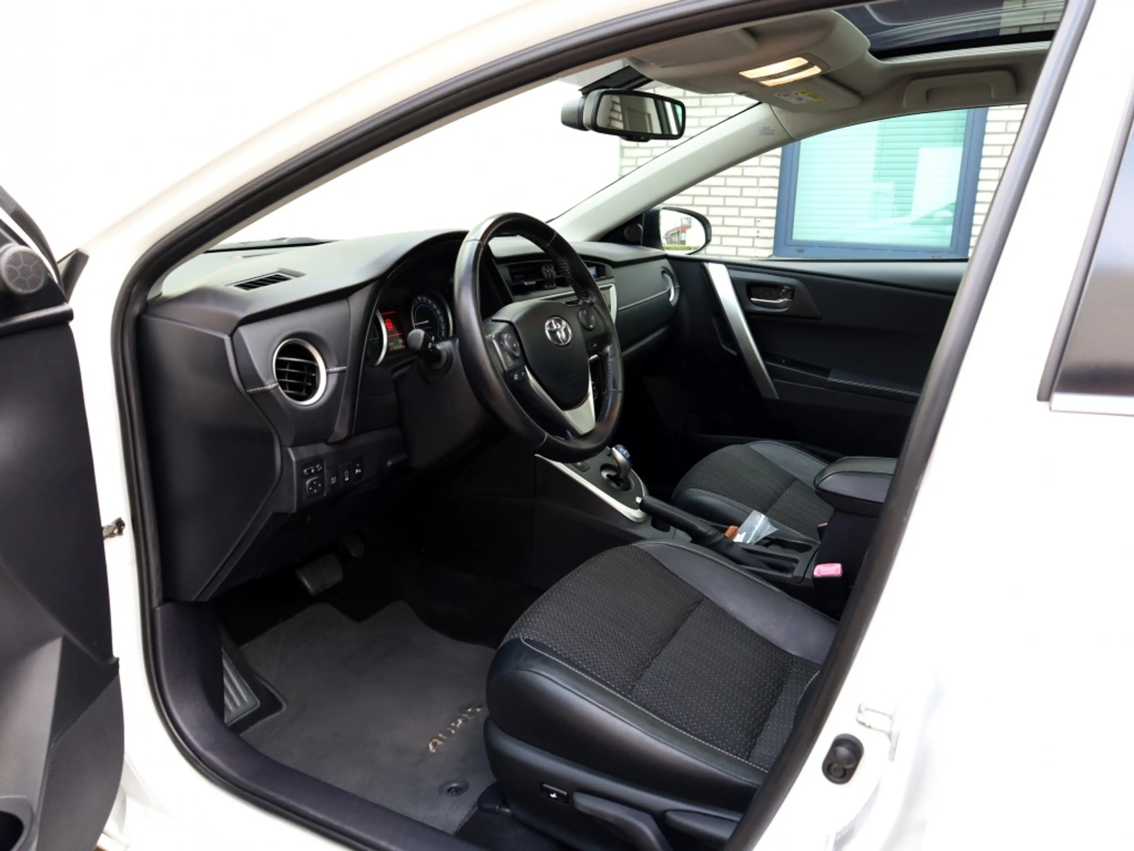 Toyota Auris 1.8 Hybrid Lease Pro | Panoramadak | Half Leder | — photo 11