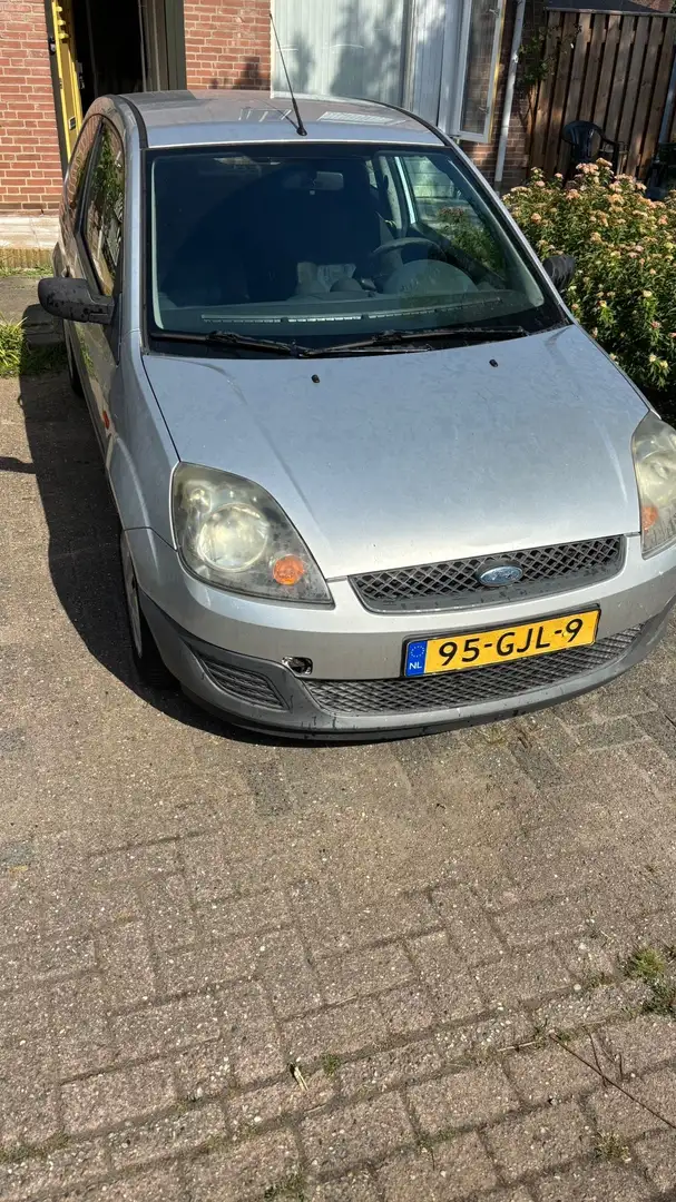 Ford Fiesta 1.3 Ghia - 2