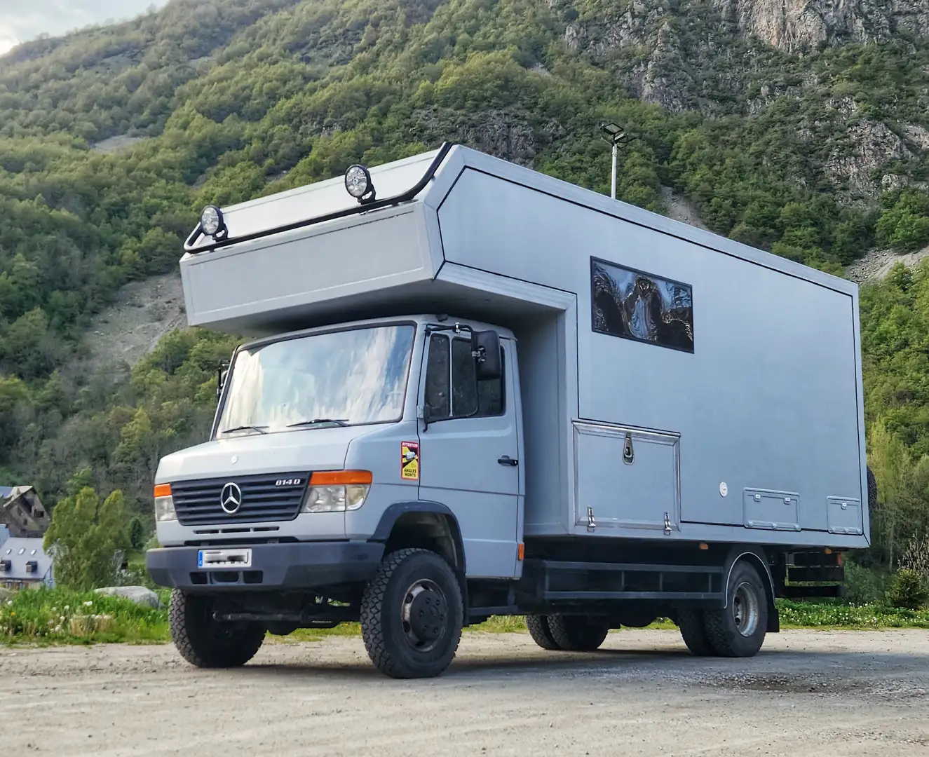 Mercedes-Benz Vario 4x4 Grau - 1