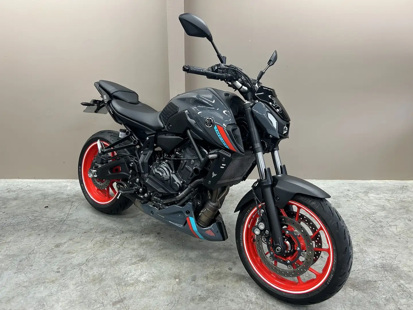 Yamaha MT-07 Gris - 2