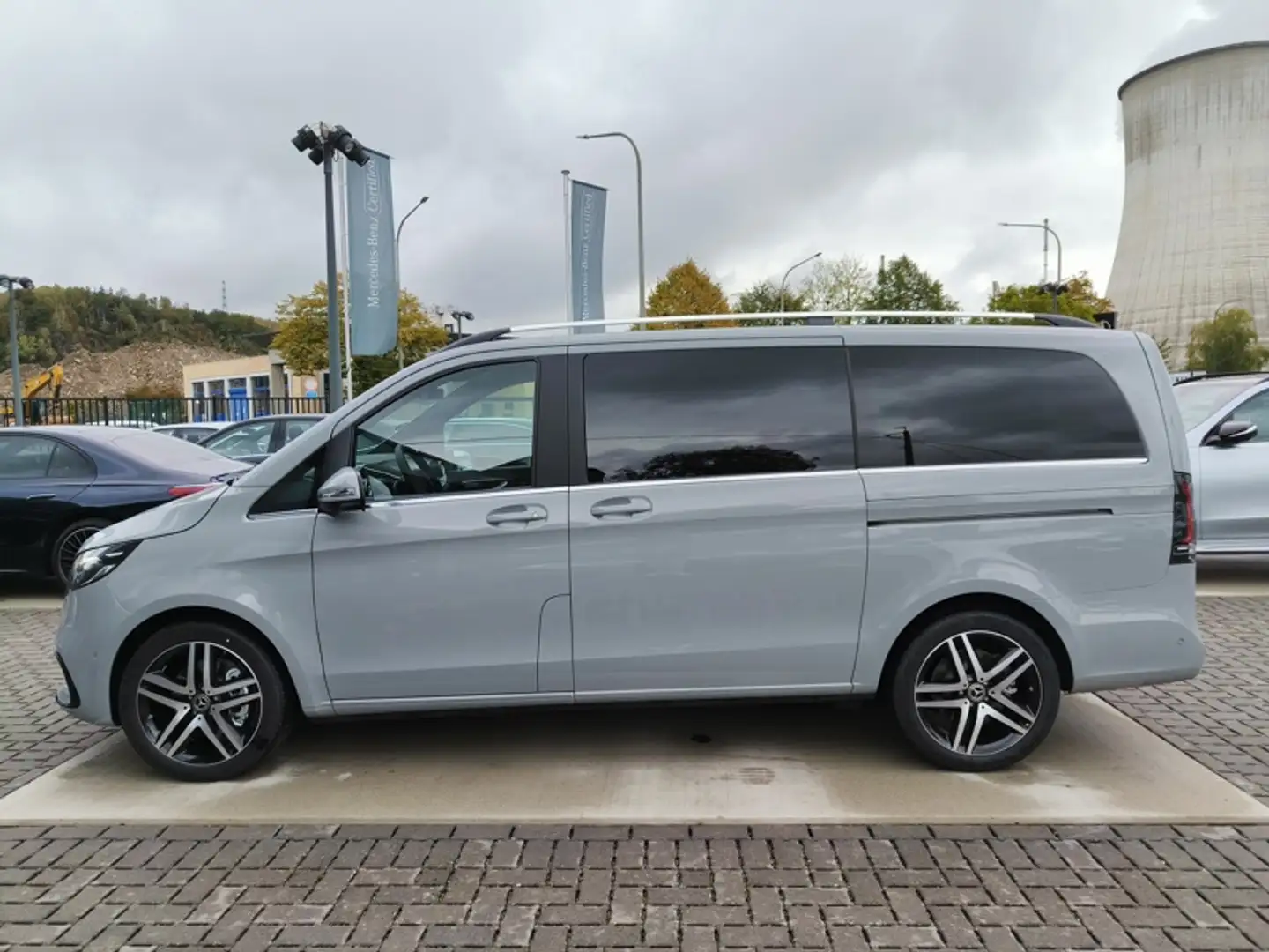 Mercedes-Benz V 250 d AVANTGARDE L2 7 pl. - SAGA Huy (+32 85 23 69 00) Grigio - 2