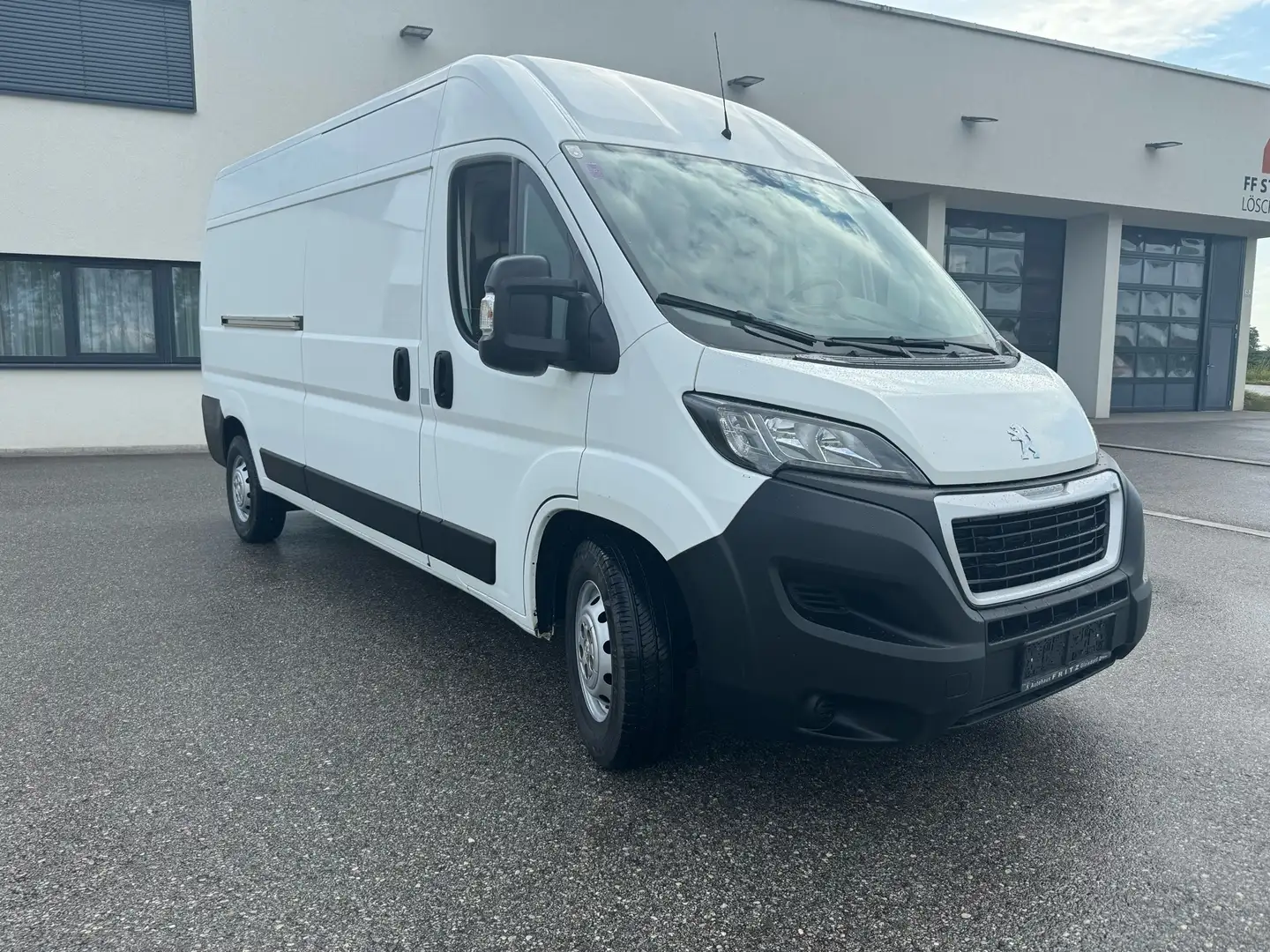 Peugeot Boxer Bus 3500 L3H2 2,0 S&S BlueHDi Wit - 1