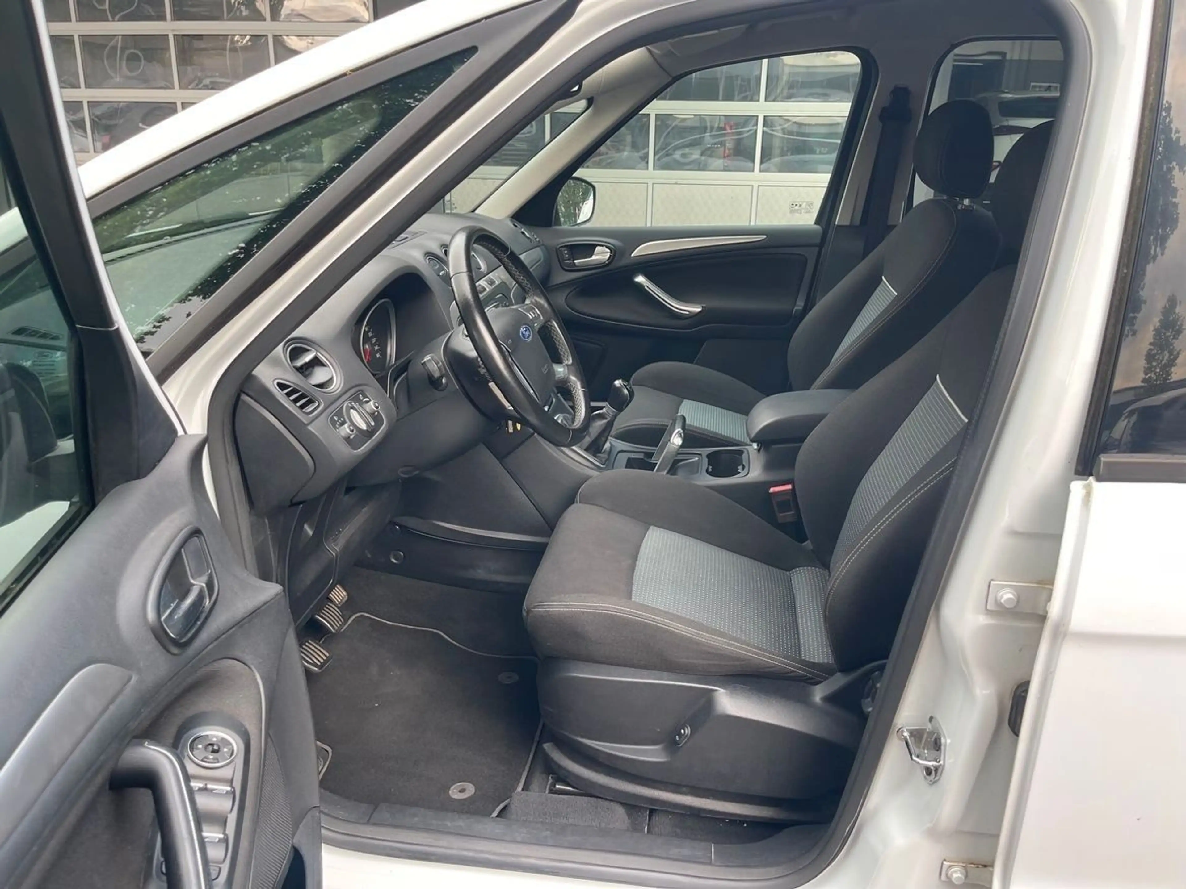 Ford S-Max 2,0 Trend*LPG-Benzin*KLIMA*AHK*PDC*LM 17" — photo 3