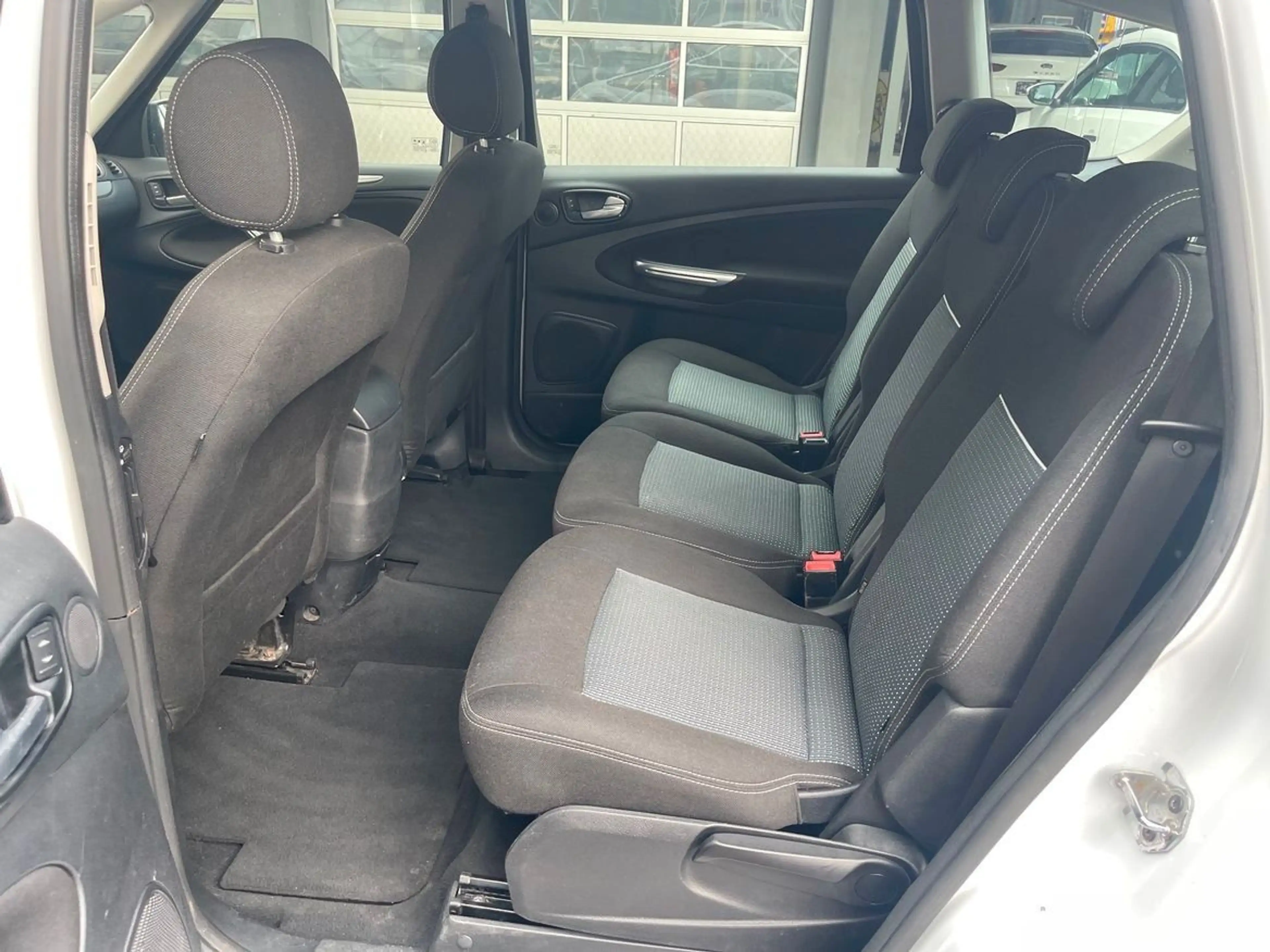 Ford S-Max 2,0 Trend*LPG-Benzin*KLIMA*AHK*PDC*LM 17" — photo 12