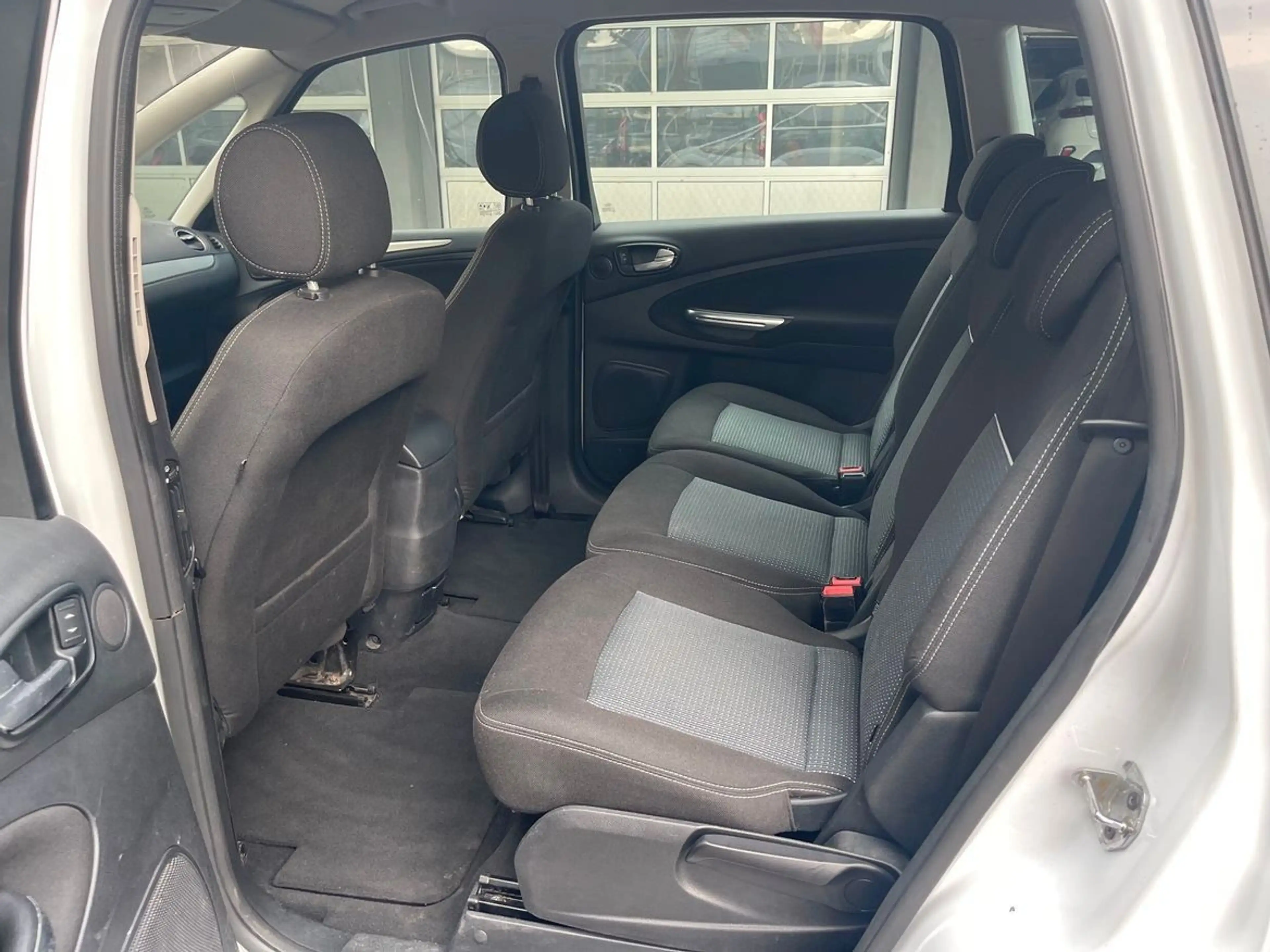 Ford S-Max 2,0 Trend*LPG-Benzin*KLIMA*AHK*PDC*LM 17" — photo 13