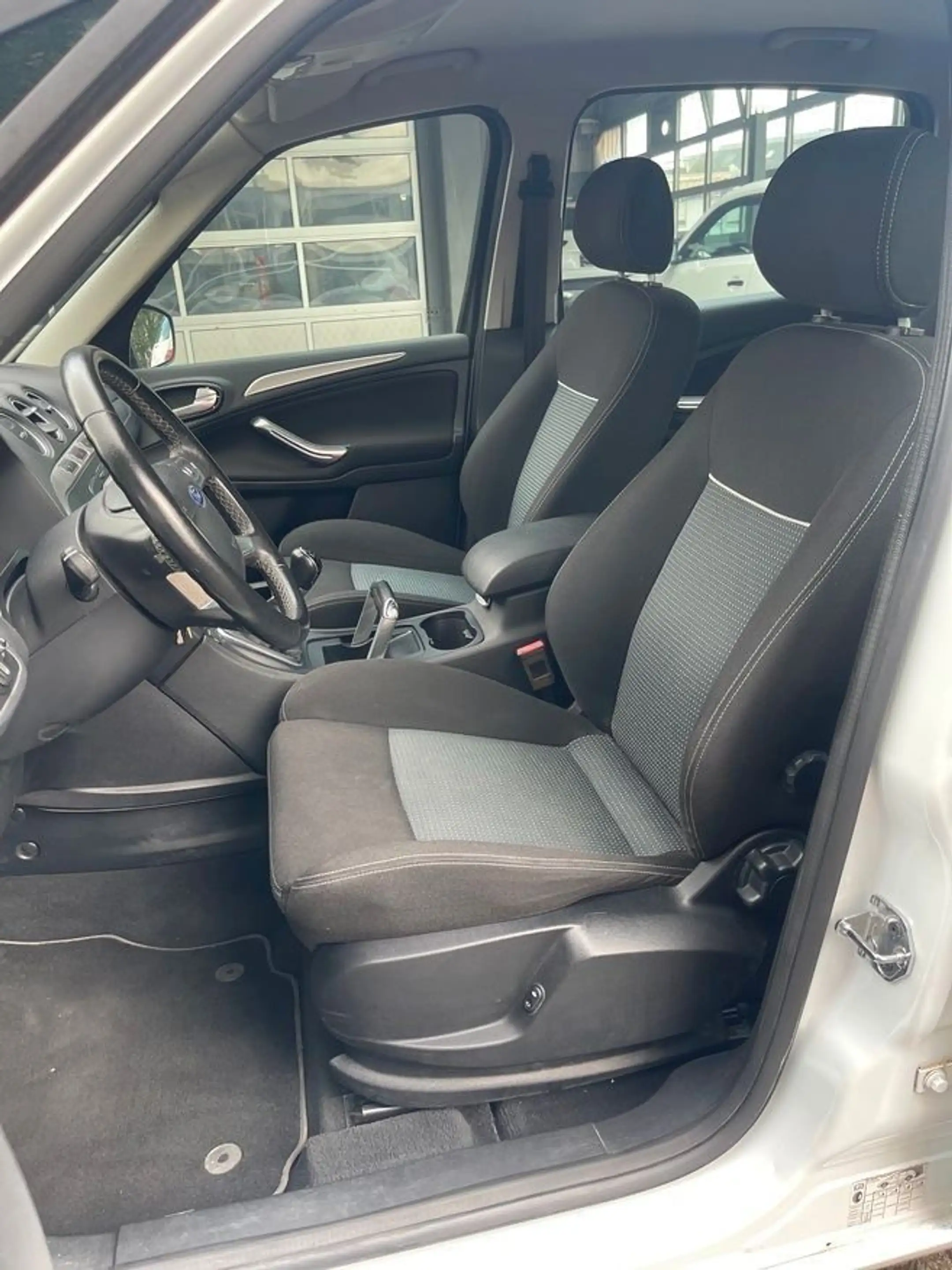 Ford S-Max 2,0 Trend*LPG-Benzin*KLIMA*AHK*PDC*LM 17" — photo 4