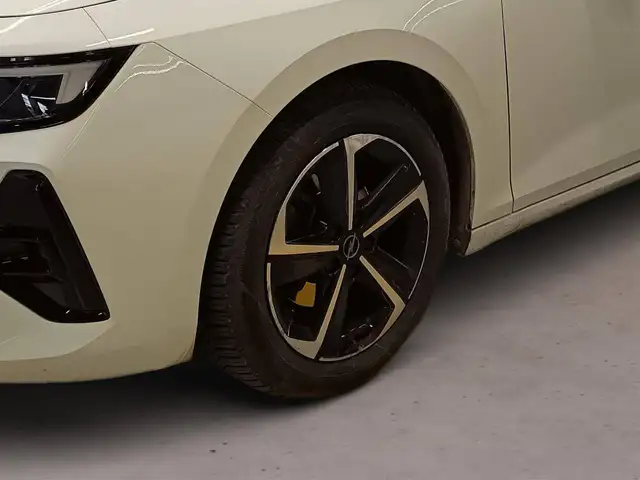 Opel Astra view 9