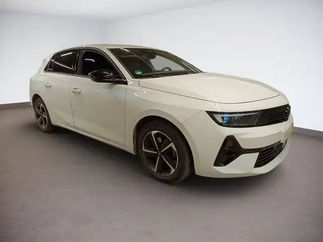 Opel Astra view 2