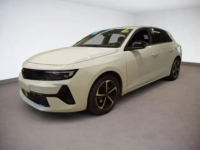 Opel Astra view 3