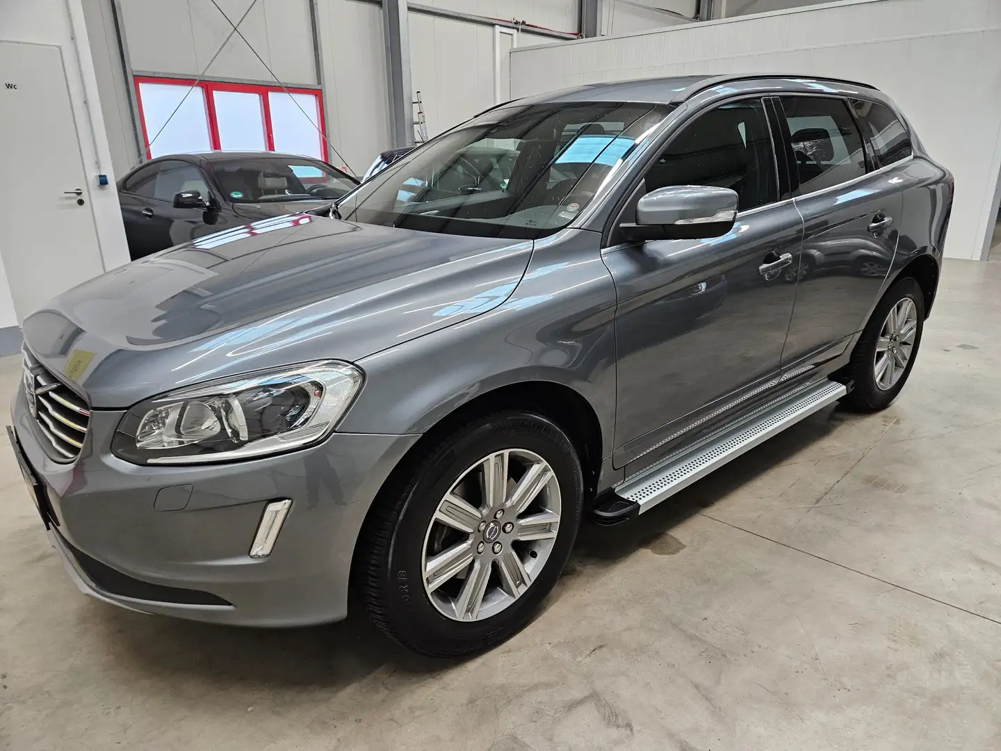 Volvo XC60 Momentum 2WD Aus 1er Hand Grau - 1