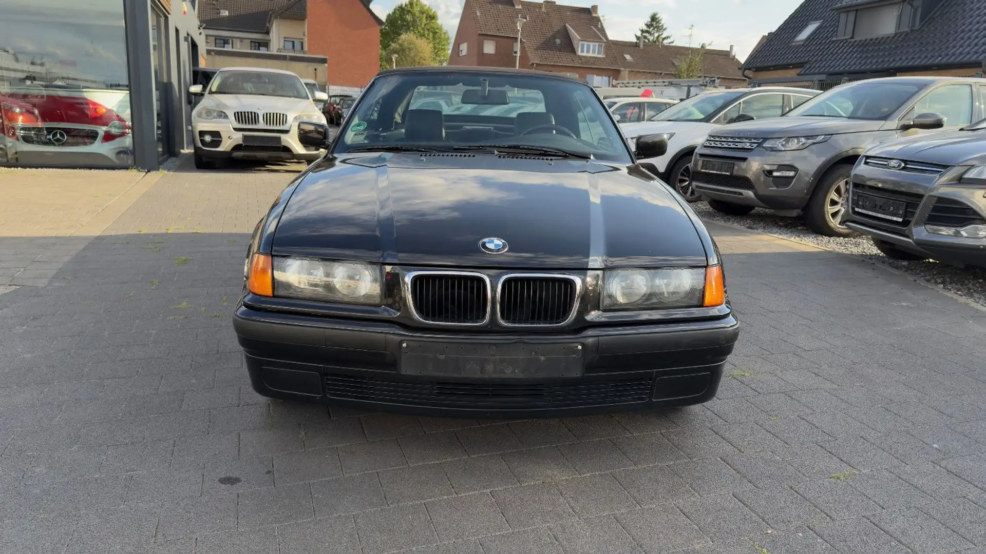 BMW 320 Cabriolet ** sehr sauber aus 2.Hand ** Schwarz - 2