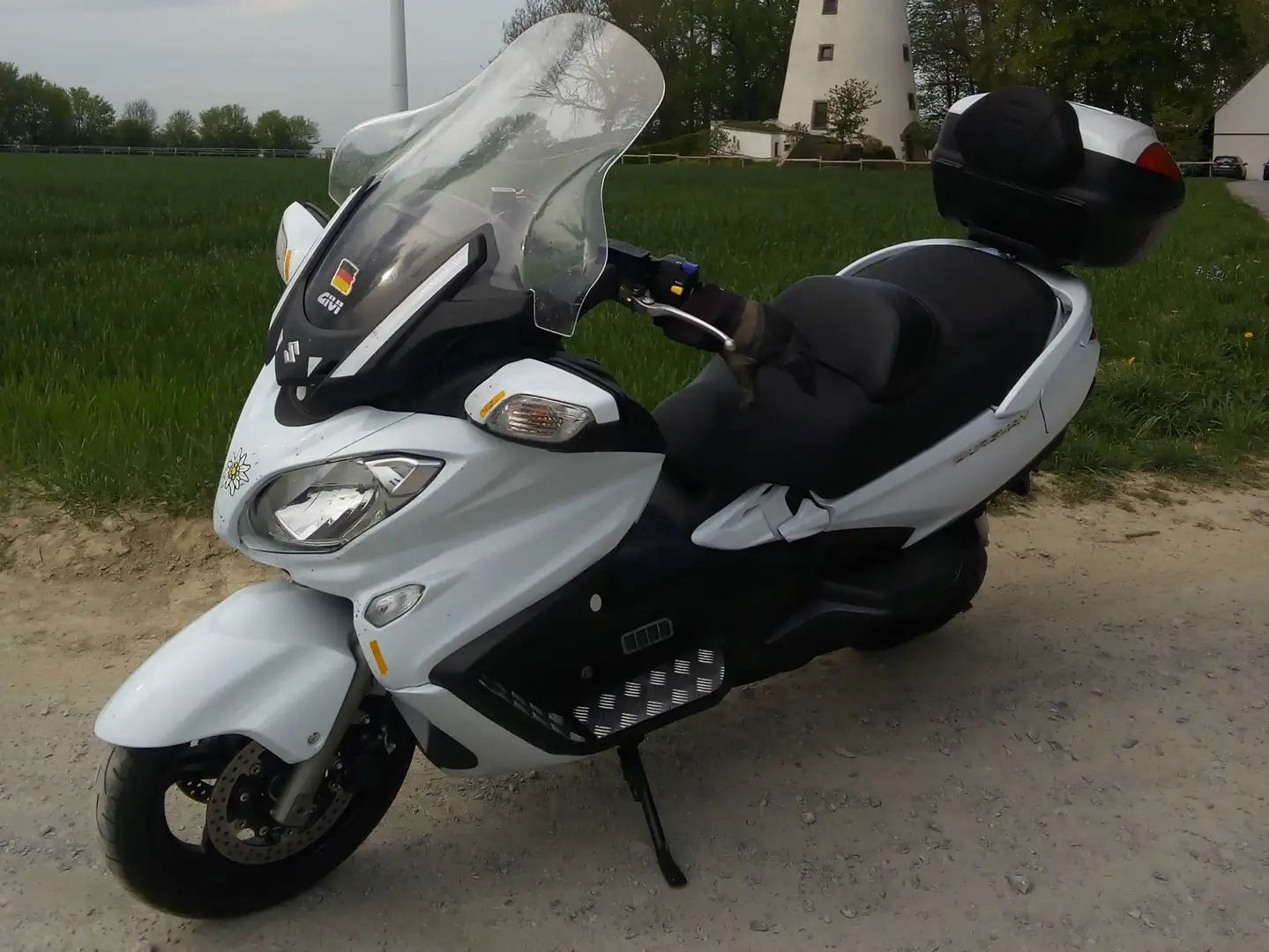 Suzuki Burgman 650 Biały - 1