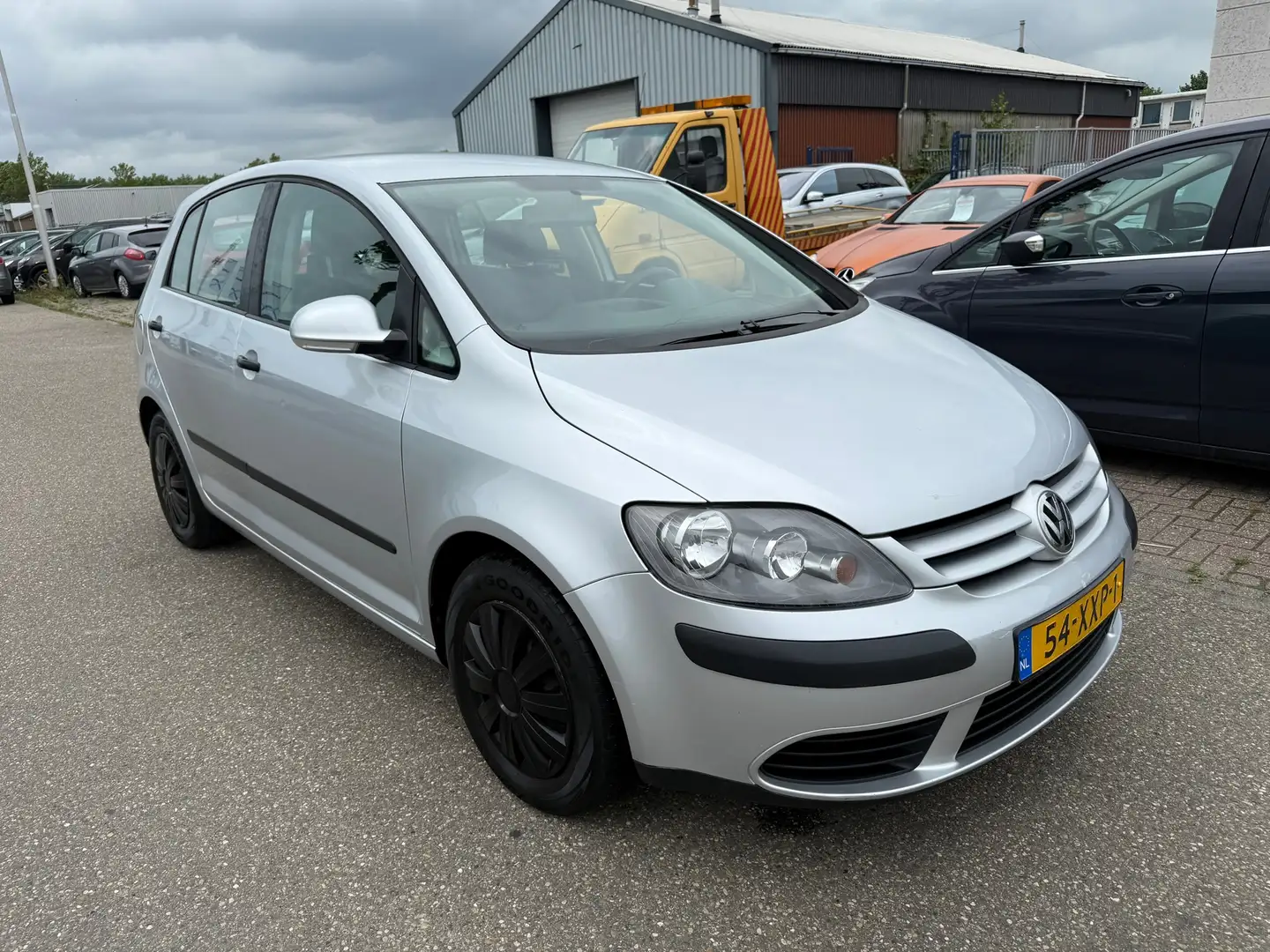 Volkswagen Golf Plus 1.6 FSI Turijn Airco Bj:2006 Grijs - 2