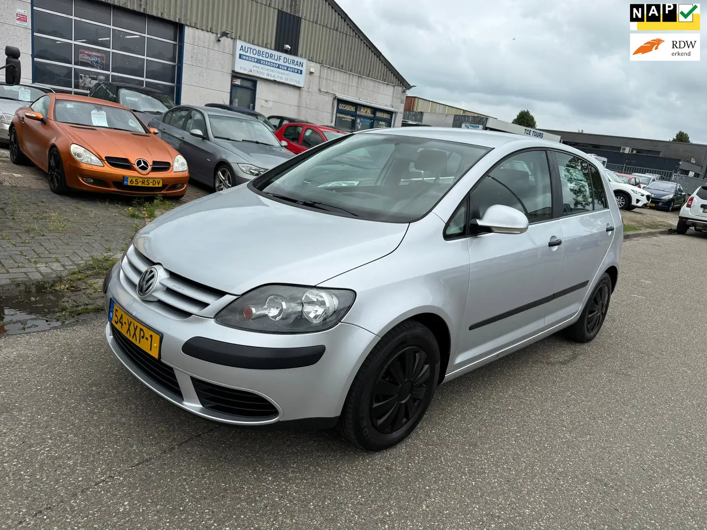 Volkswagen Golf Plus 1.6 FSI Turijn Airco Bj:2006 Grijs - 1