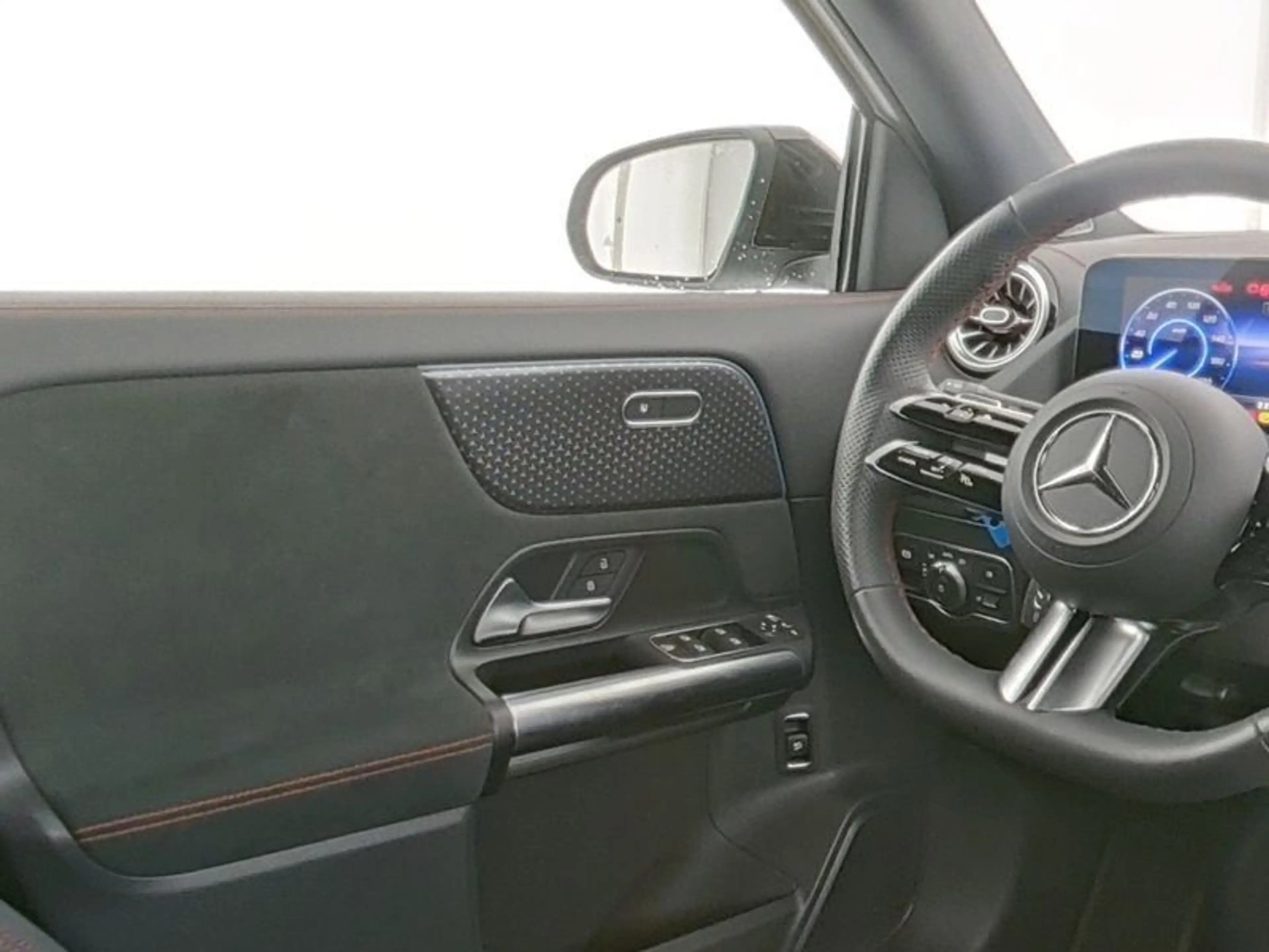 Mercedes-Benz EQA 250+ AMG-ADV NIGHT PANO 360° FAP 20"AMG WDGS — photo 10