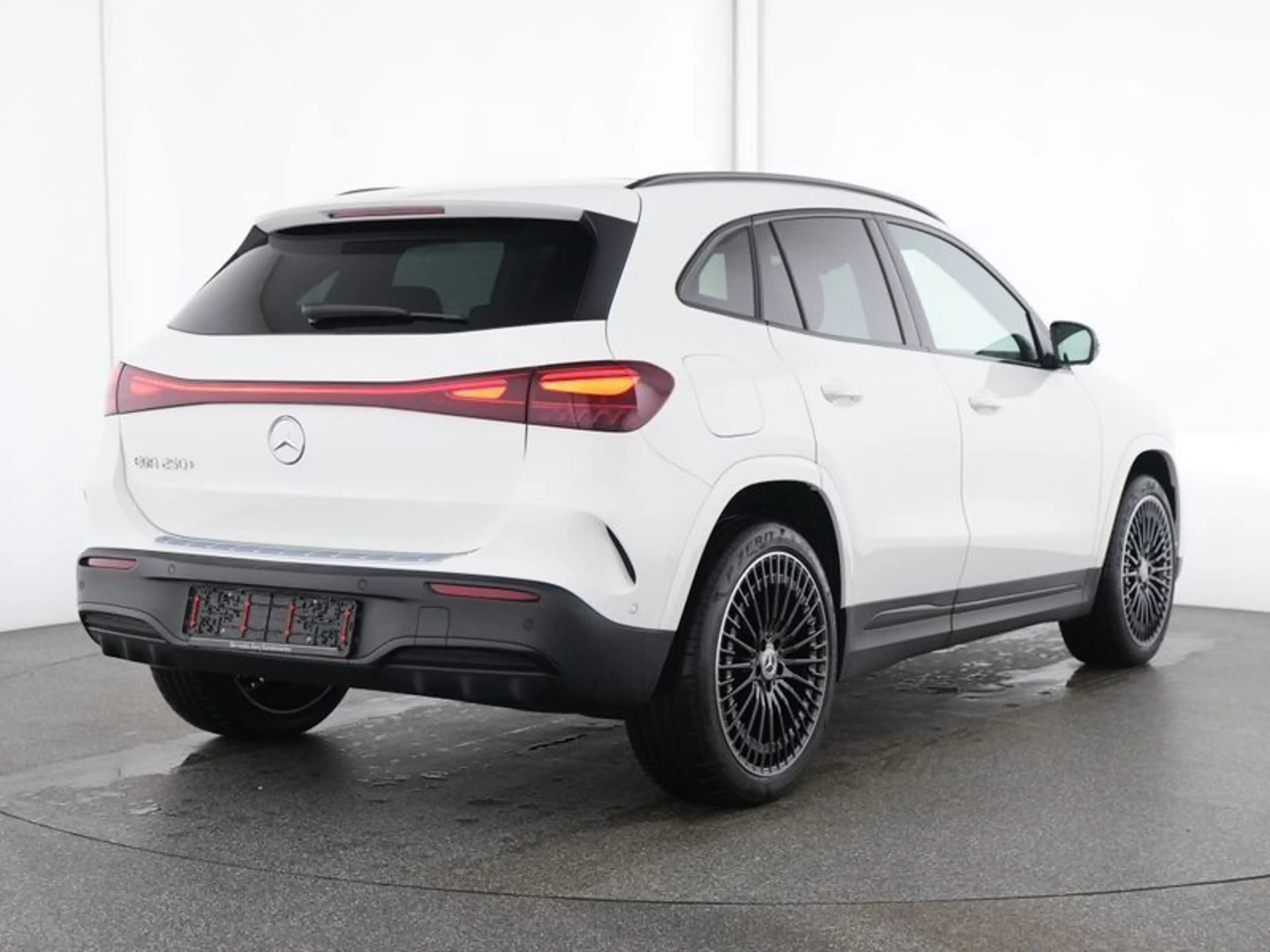 Mercedes-Benz EQA 250+ AMG-ADV NIGHT PANO 360° FAP 20"AMG WDGS — photo 4