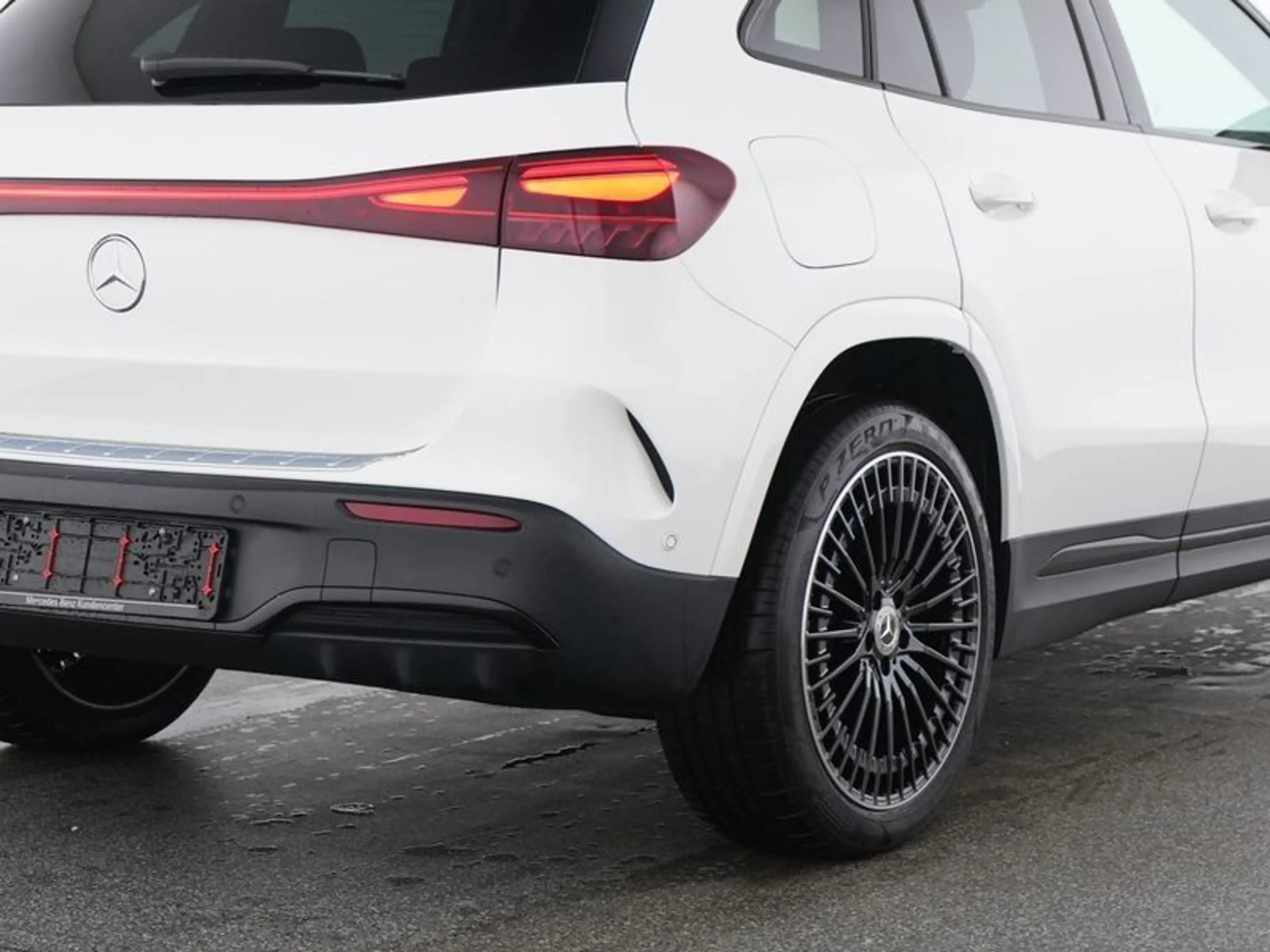 Mercedes-Benz EQA 250+ AMG-ADV NIGHT PANO 360° FAP 20"AMG WDGS — photo 5
