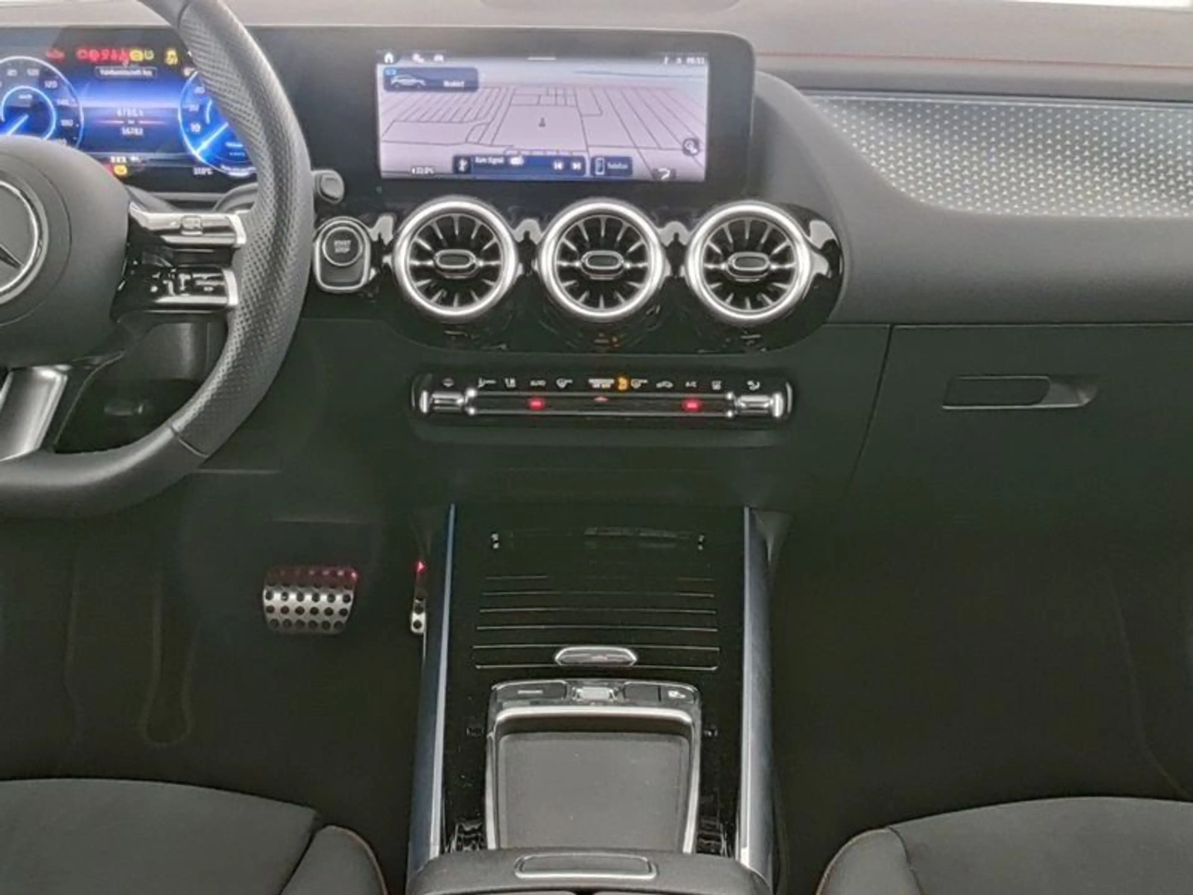 Mercedes-Benz EQA 250+ AMG-ADV NIGHT PANO 360° FAP 20"AMG WDGS — photo 6