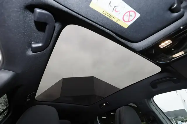 Mercedes-Benz GLB view 7
