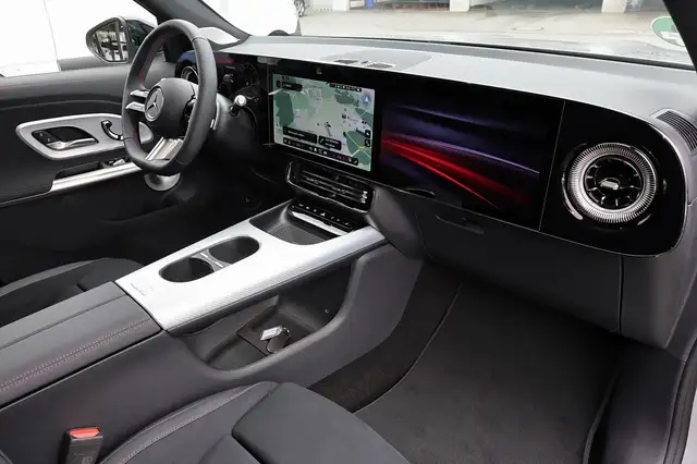 Mercedes-Benz GLB view 8