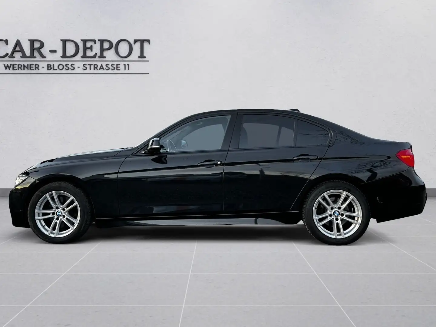 BMW 330 i M Sport*AUTOMA.*NAVI*S-DACH*LED*ALCANT.* Schwarz - 2
