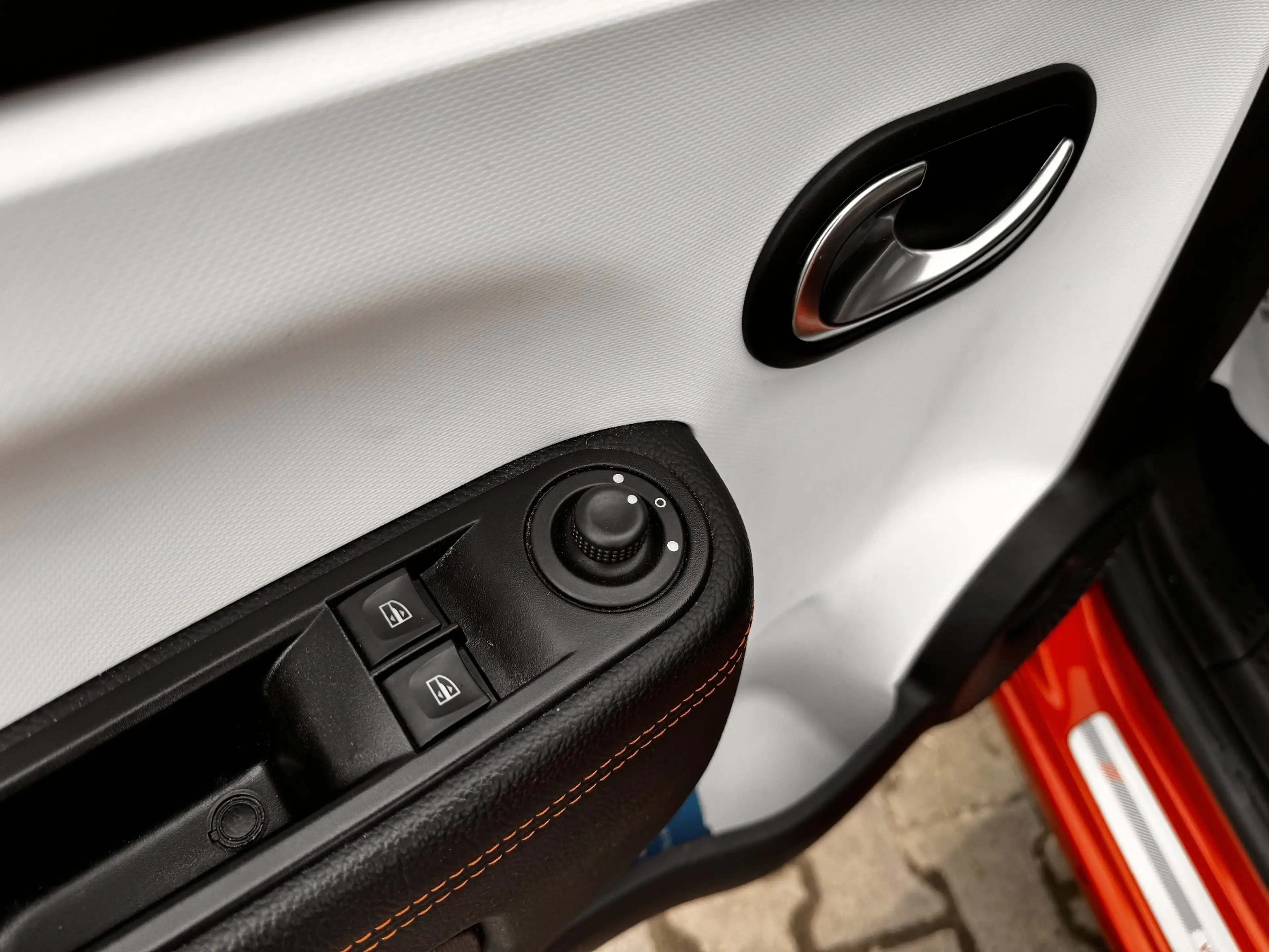 Renault Twingo E-TECH VIBES NAVI+PDC+SITZH+ALU — photo 15
