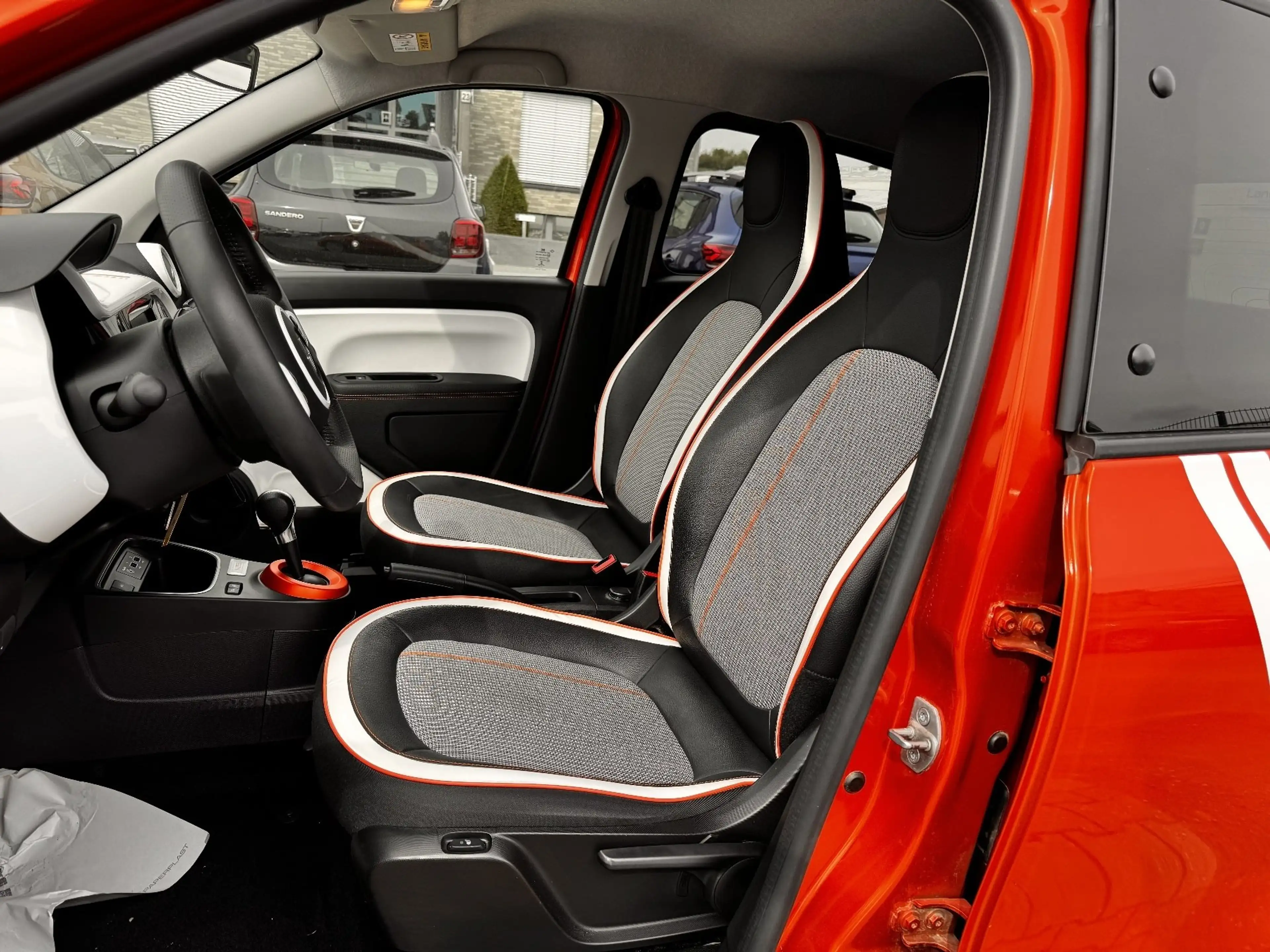 Renault Twingo E-TECH VIBES NAVI+PDC+SITZH+ALU — photo 13