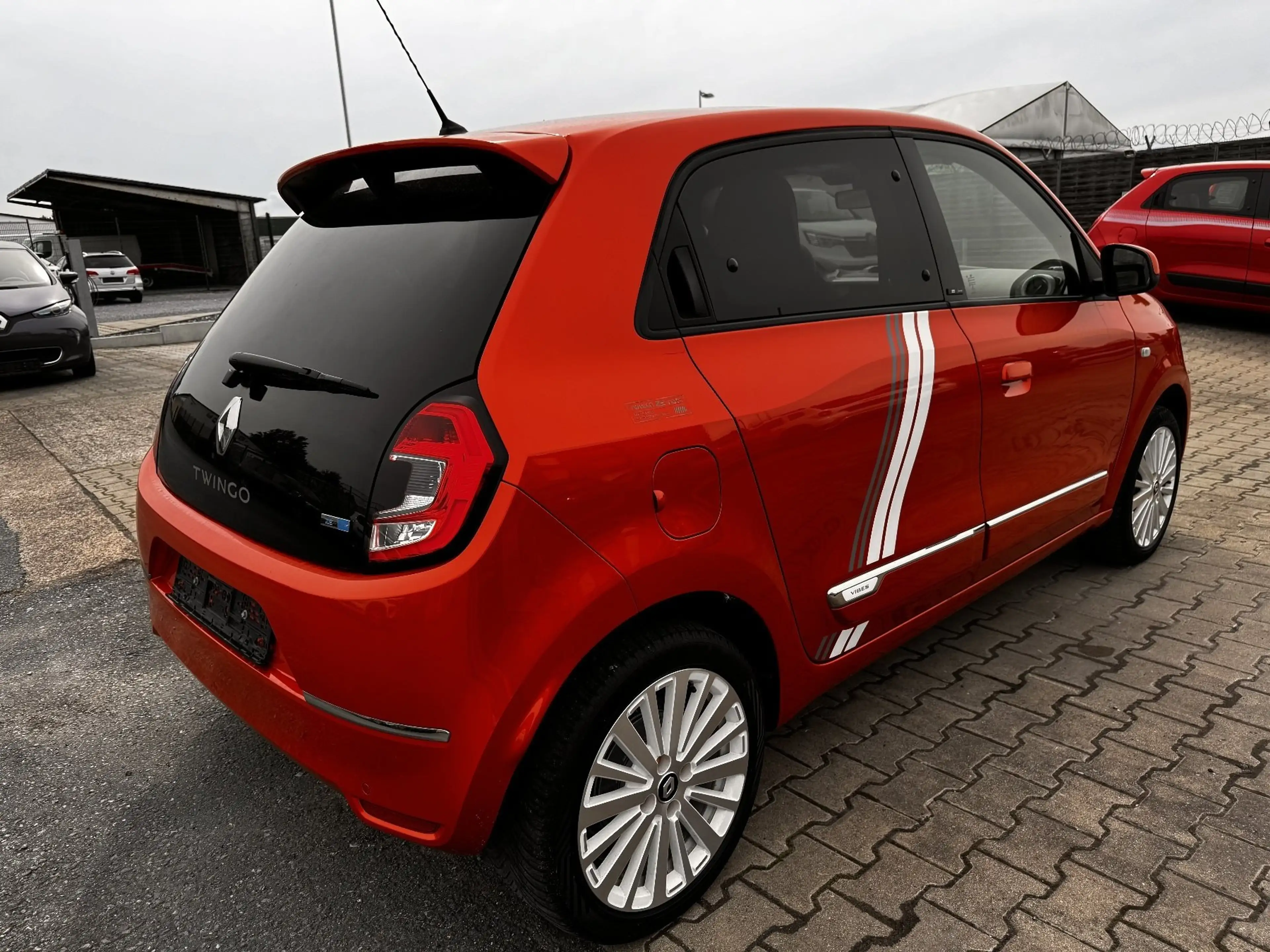 Renault Twingo E-TECH VIBES NAVI+PDC+SITZH+ALU — photo 4