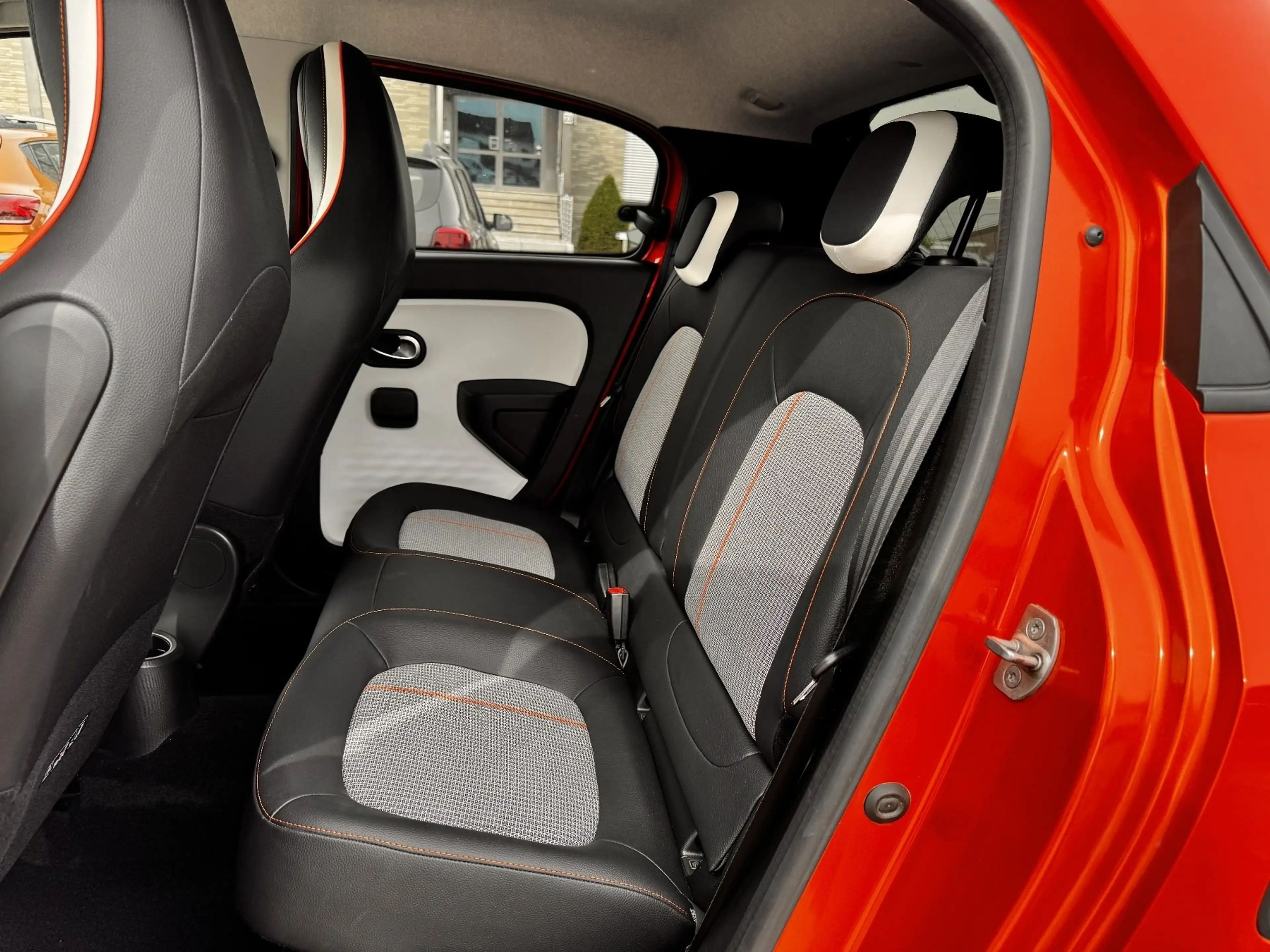 Renault Twingo E-TECH VIBES NAVI+PDC+SITZH+ALU — photo 11