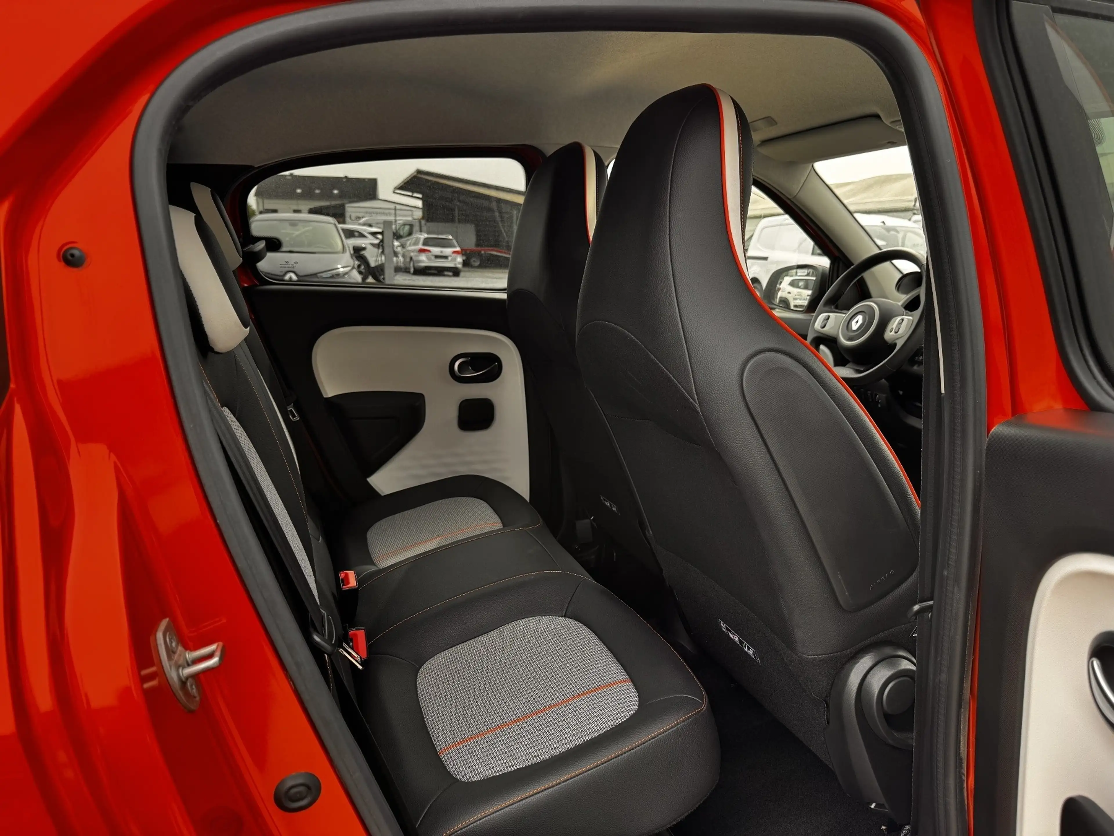 Renault Twingo E-TECH VIBES NAVI+PDC+SITZH+ALU — photo 9