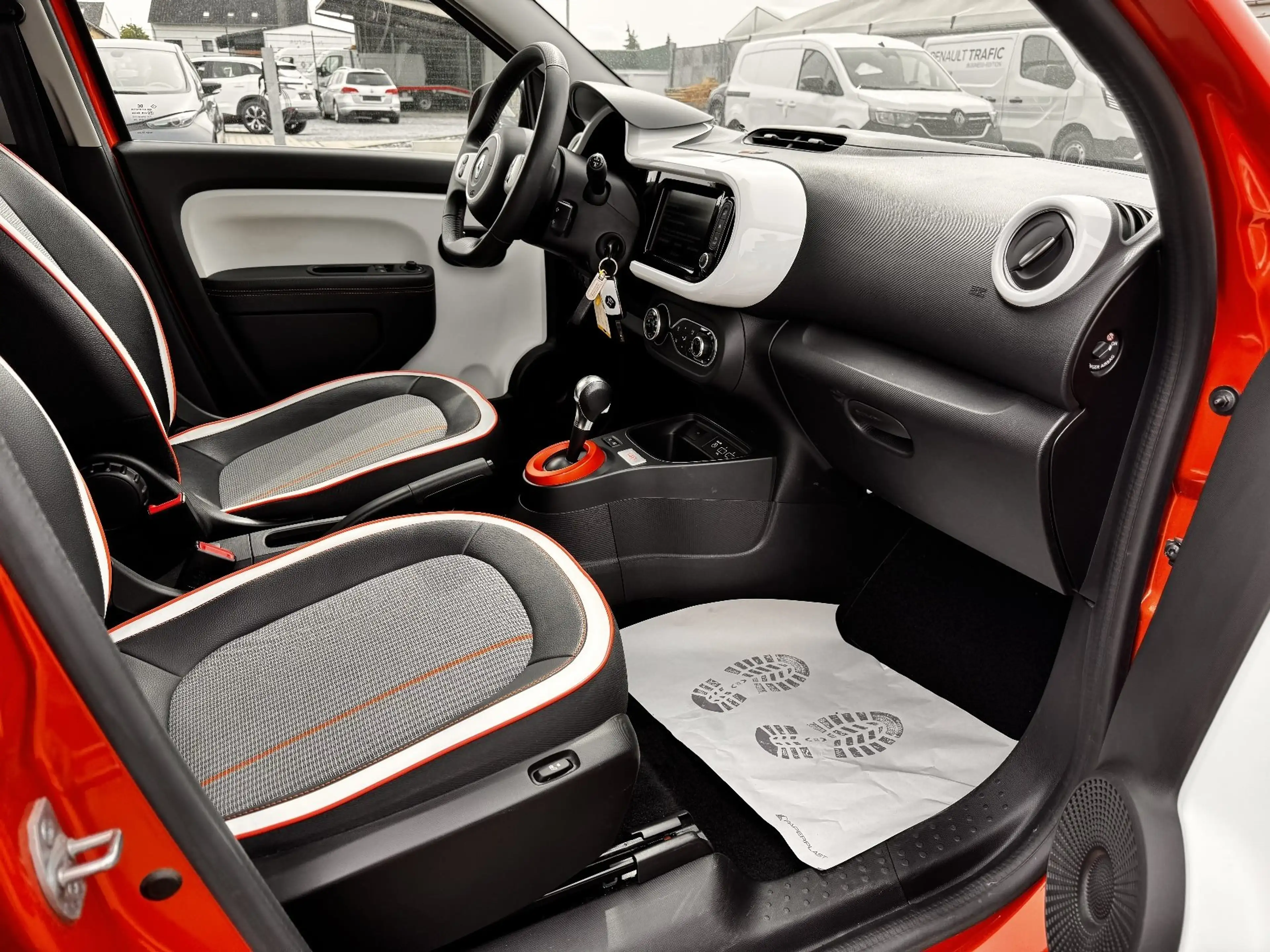 Renault Twingo E-TECH VIBES NAVI+PDC+SITZH+ALU — photo 8