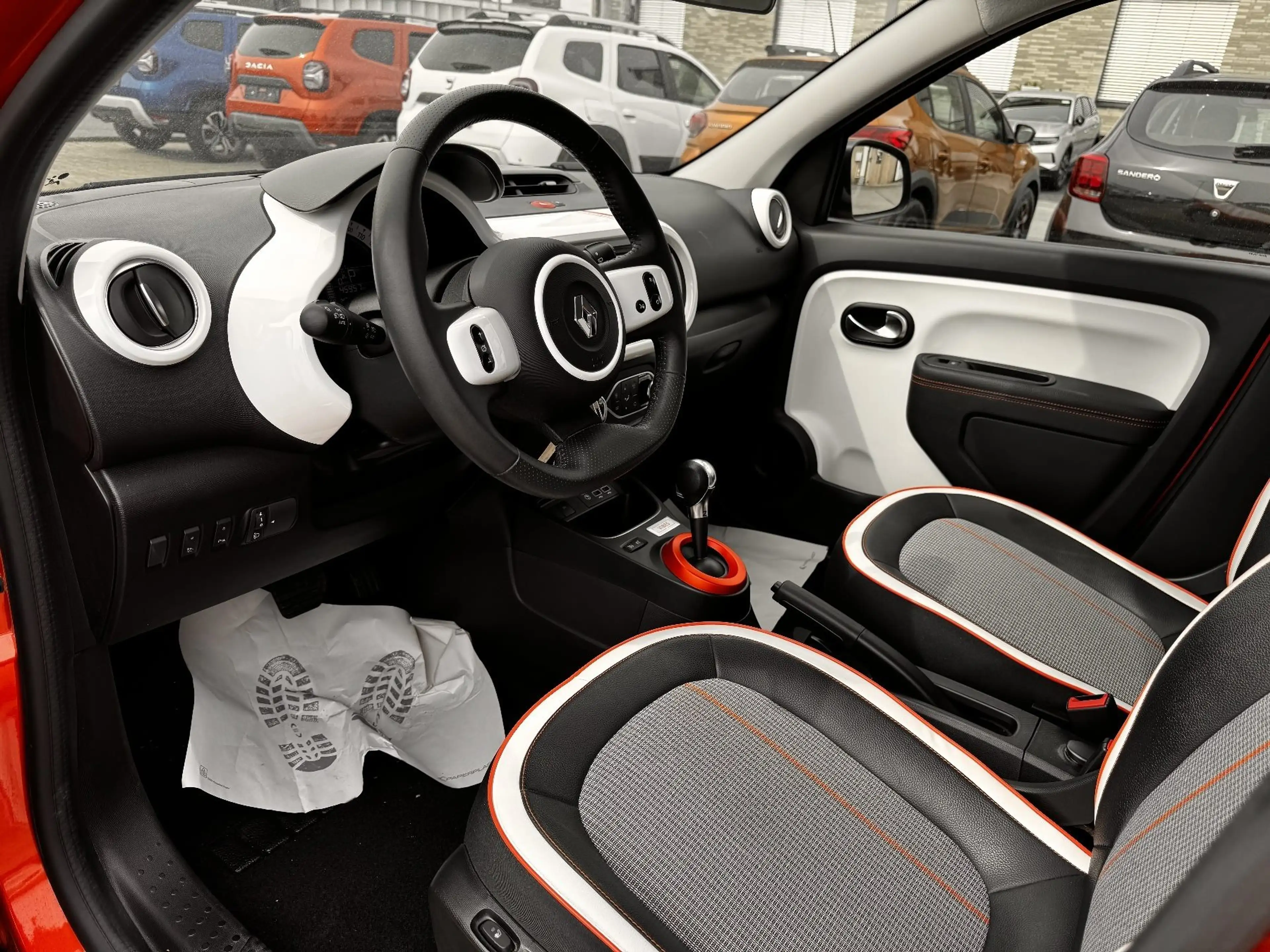 Renault Twingo E-TECH VIBES NAVI+PDC+SITZH+ALU — photo 14