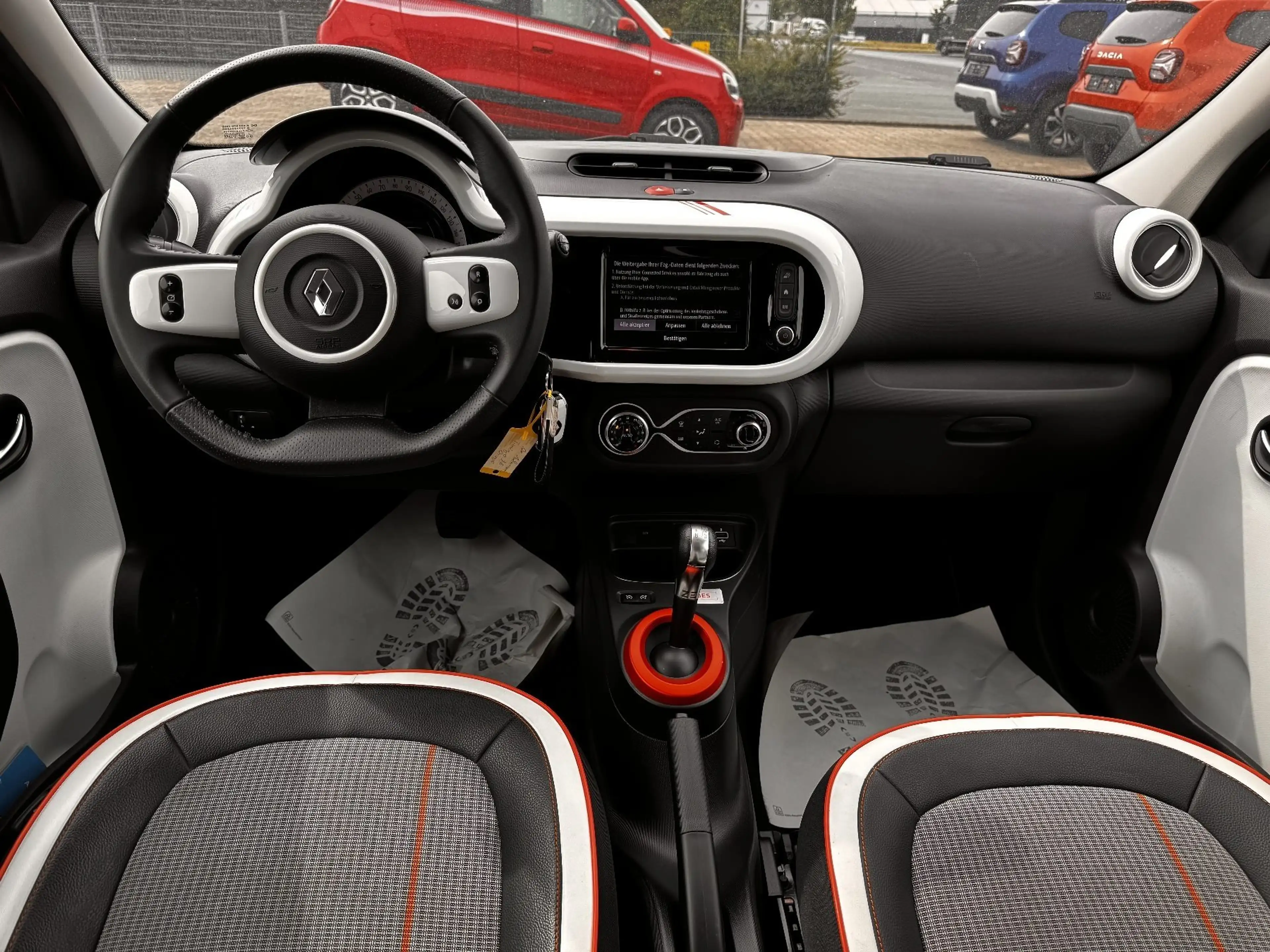 Renault Twingo E-TECH VIBES NAVI+PDC+SITZH+ALU — photo 12