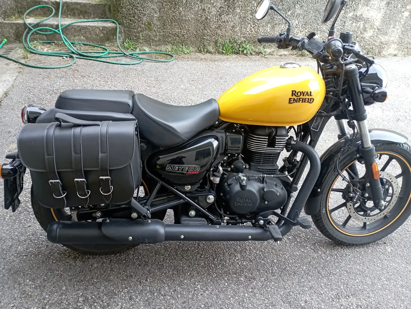 Royal Enfield Meteor 350 Fireball Yellow - 2