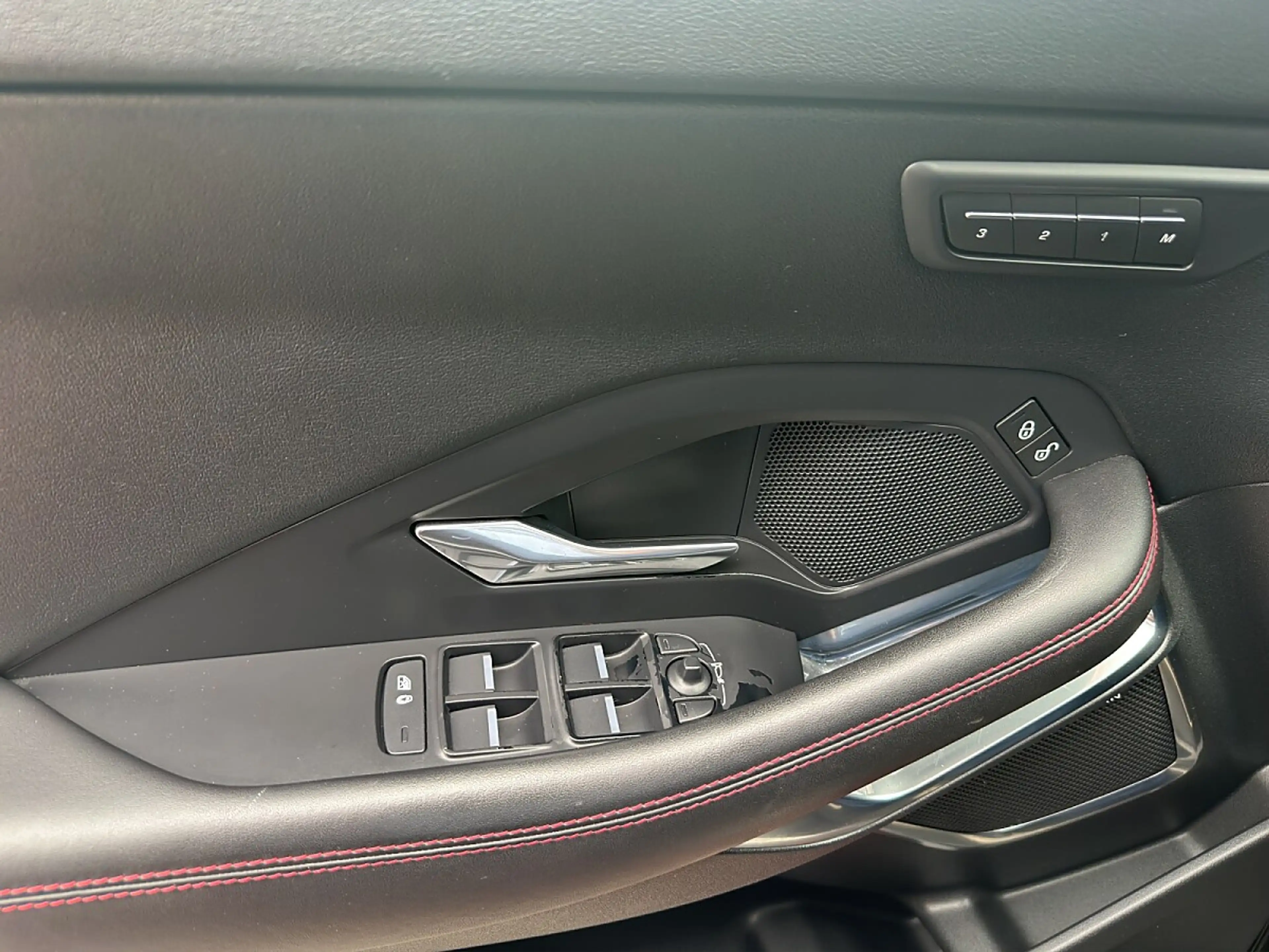 Jaguar E-Pace 2.0DI4 D180 First Edition AWD Aut. — photo 13