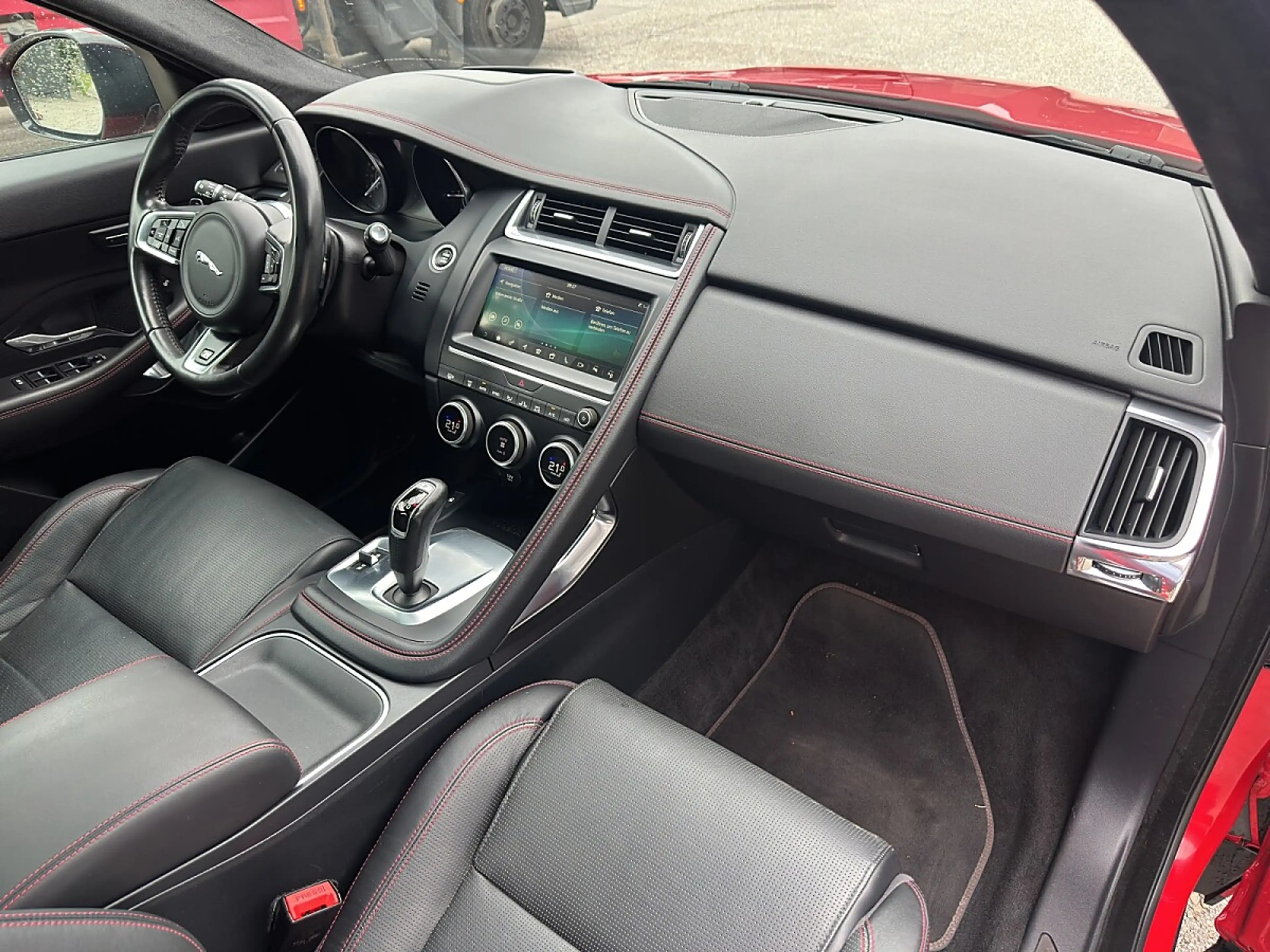 Jaguar E-Pace 2.0DI4 D180 First Edition AWD Aut. — photo 15
