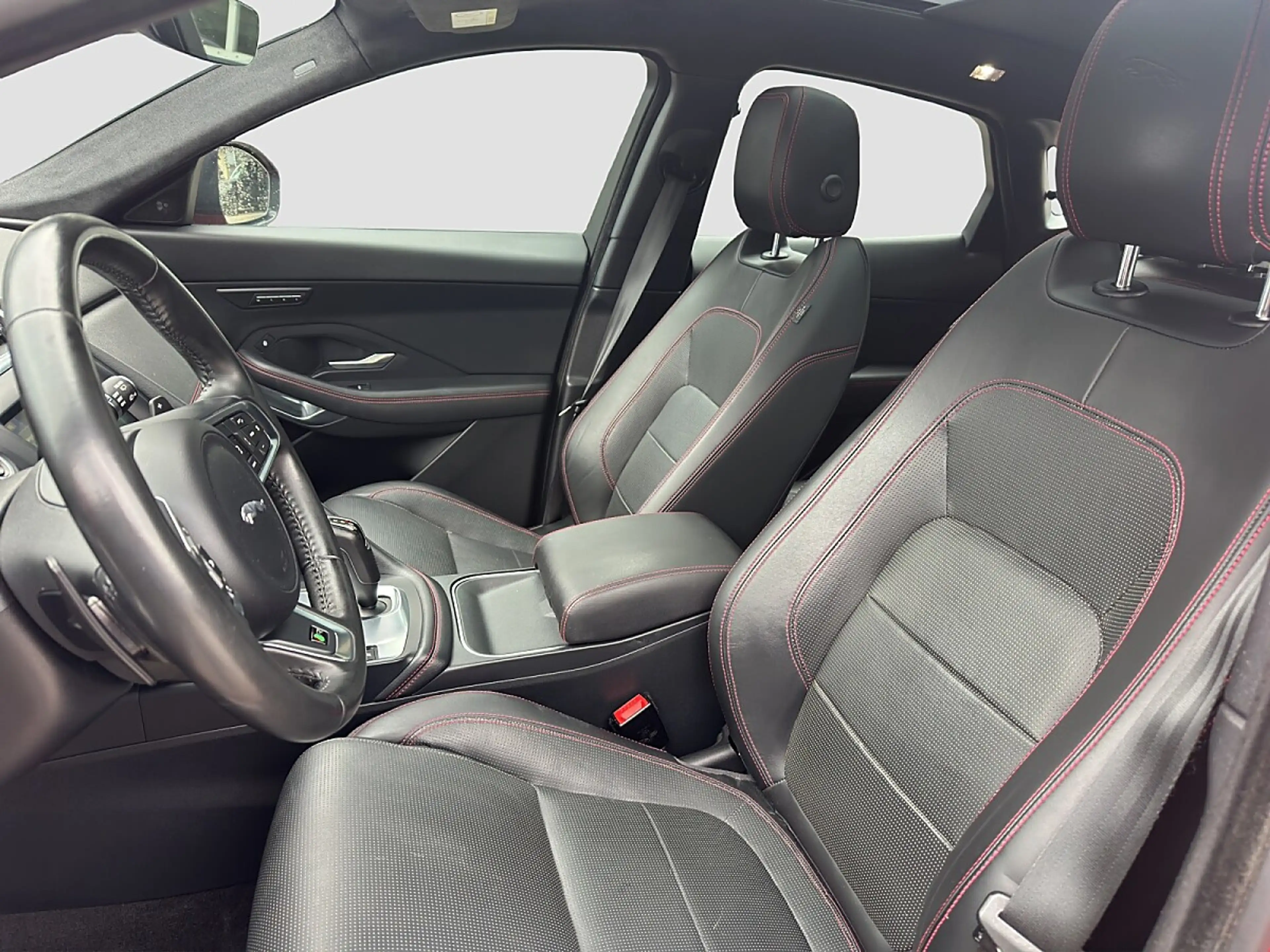 Jaguar E-Pace 2.0DI4 D180 First Edition AWD Aut. — photo 7